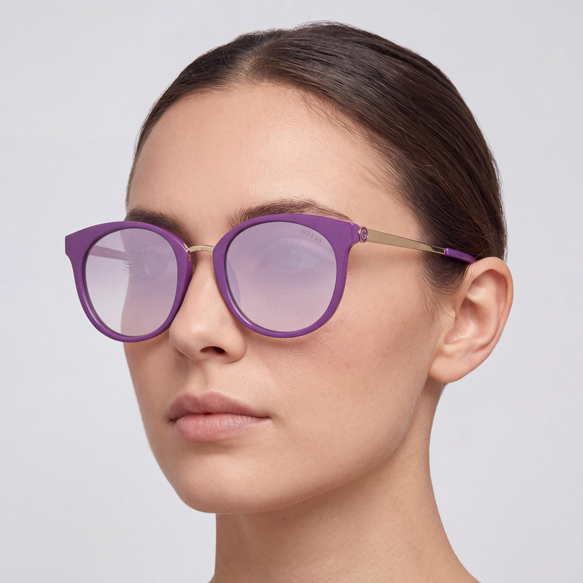 GUESS classic Women's Plastic Violet Frame Sunglasses with Purple Gradient UV Protected Lenses 140mm, Photo 4