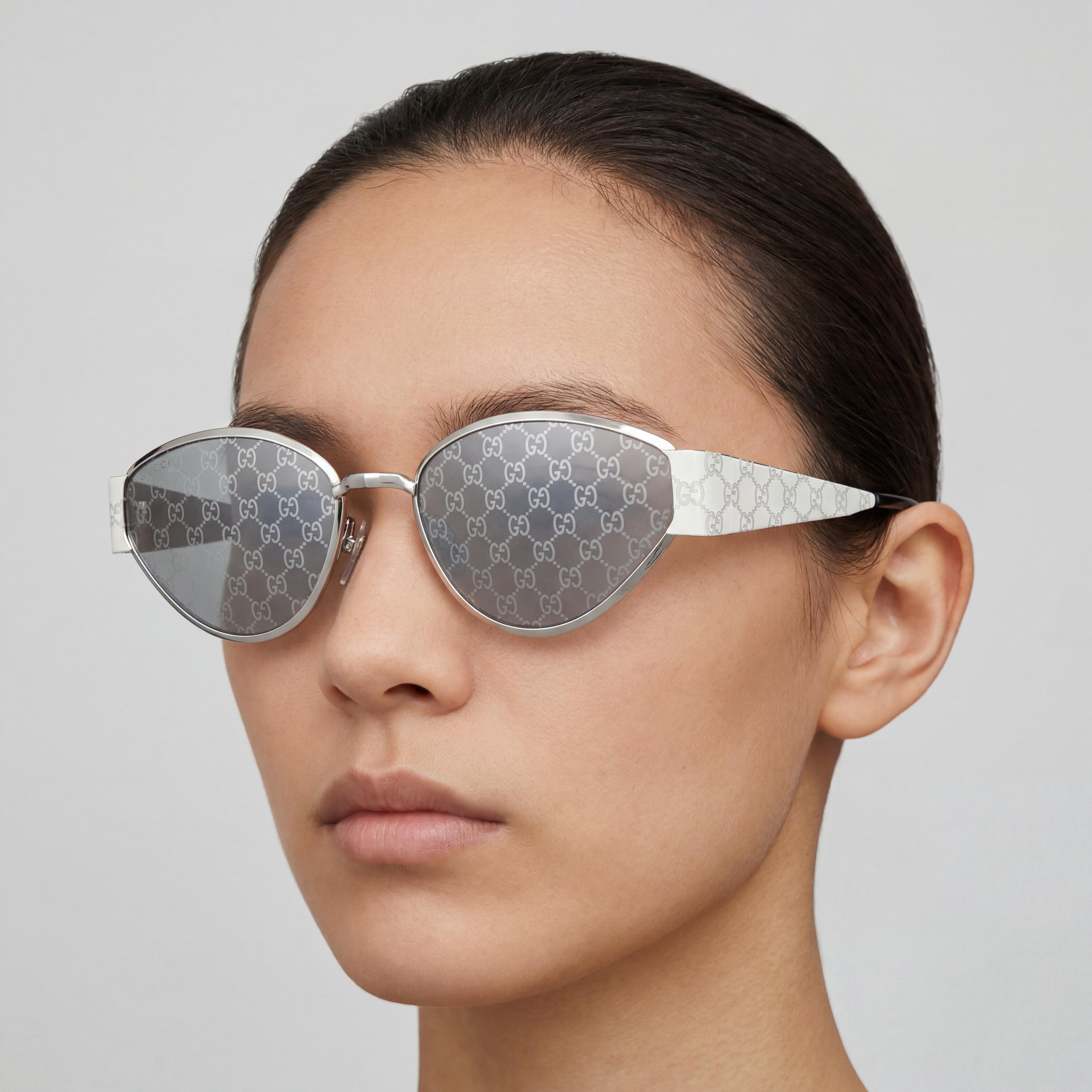 Gucci GG1853S-002 Modern Unisex Sunglasses - Black Frame, Black Lenses (Bridge 18mm, Temple 145mm), Photo 4