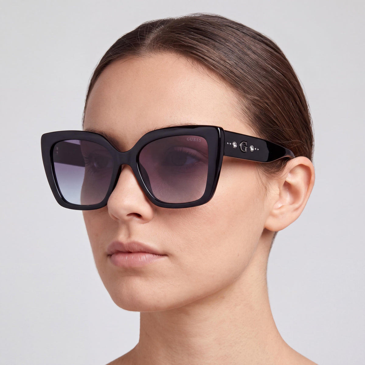 Gafas de sol cuadradas de plástico GUESS para mujer, protección UV, montura negra, lentes ahumadas degradadas, 55 mm, Photo 4