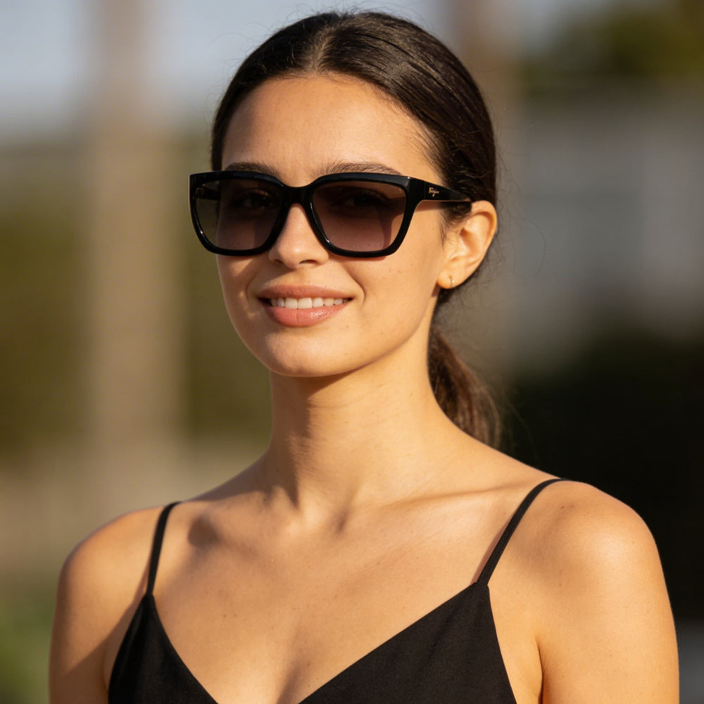 Gafas de sol Ferragamo Classic para mujer, acetato brillante negro, montura completa, lentes grises degradadas, 59 mm