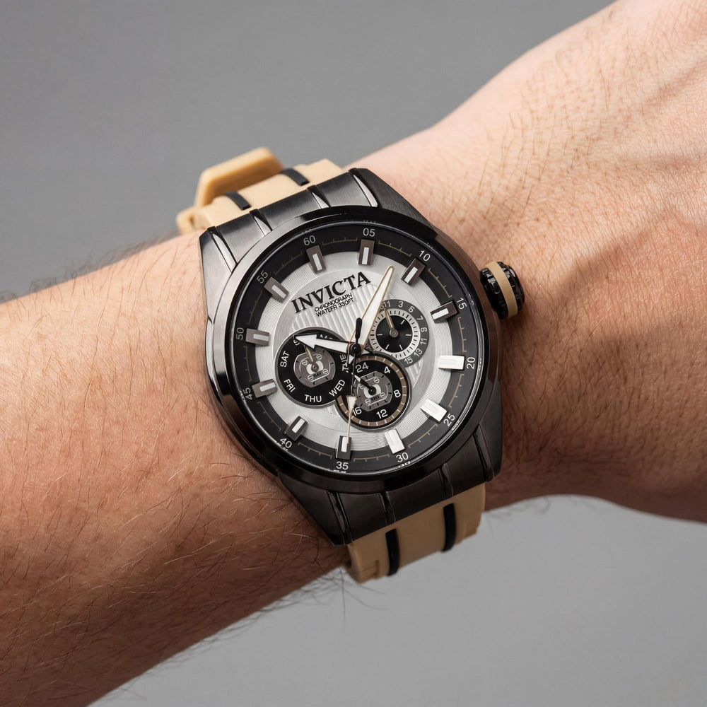 Reloj Invicta Speedway 49053 para hombre, de cuarzo, resistente al agua hasta 10 ATM, esfera plateada de 48 mm y correa de silicona.