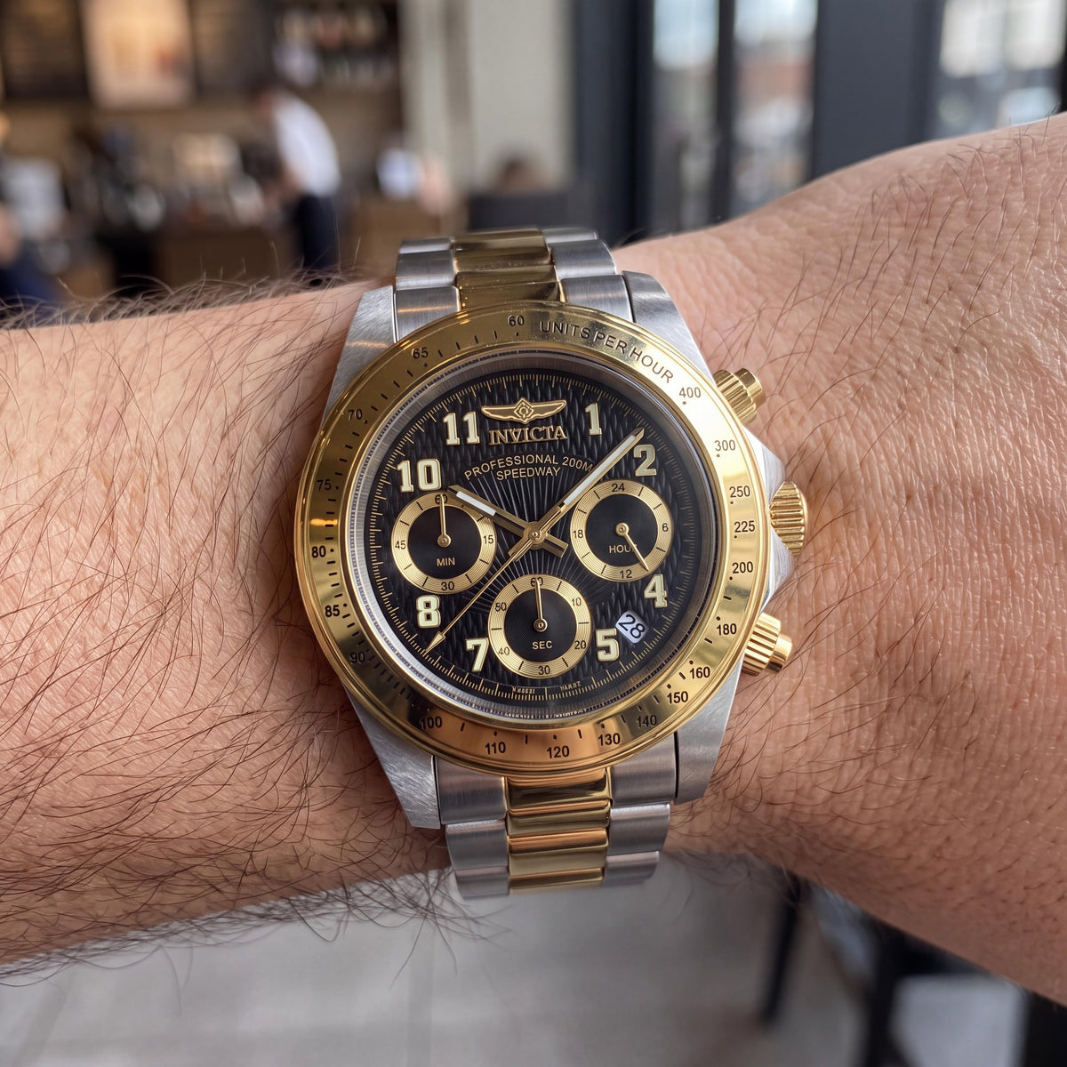 Invicta Men's Speedway Chronograph Two-Tone Stainless Steel Black Dial 200M Water Resistant Watch 39mm, Photo 4
