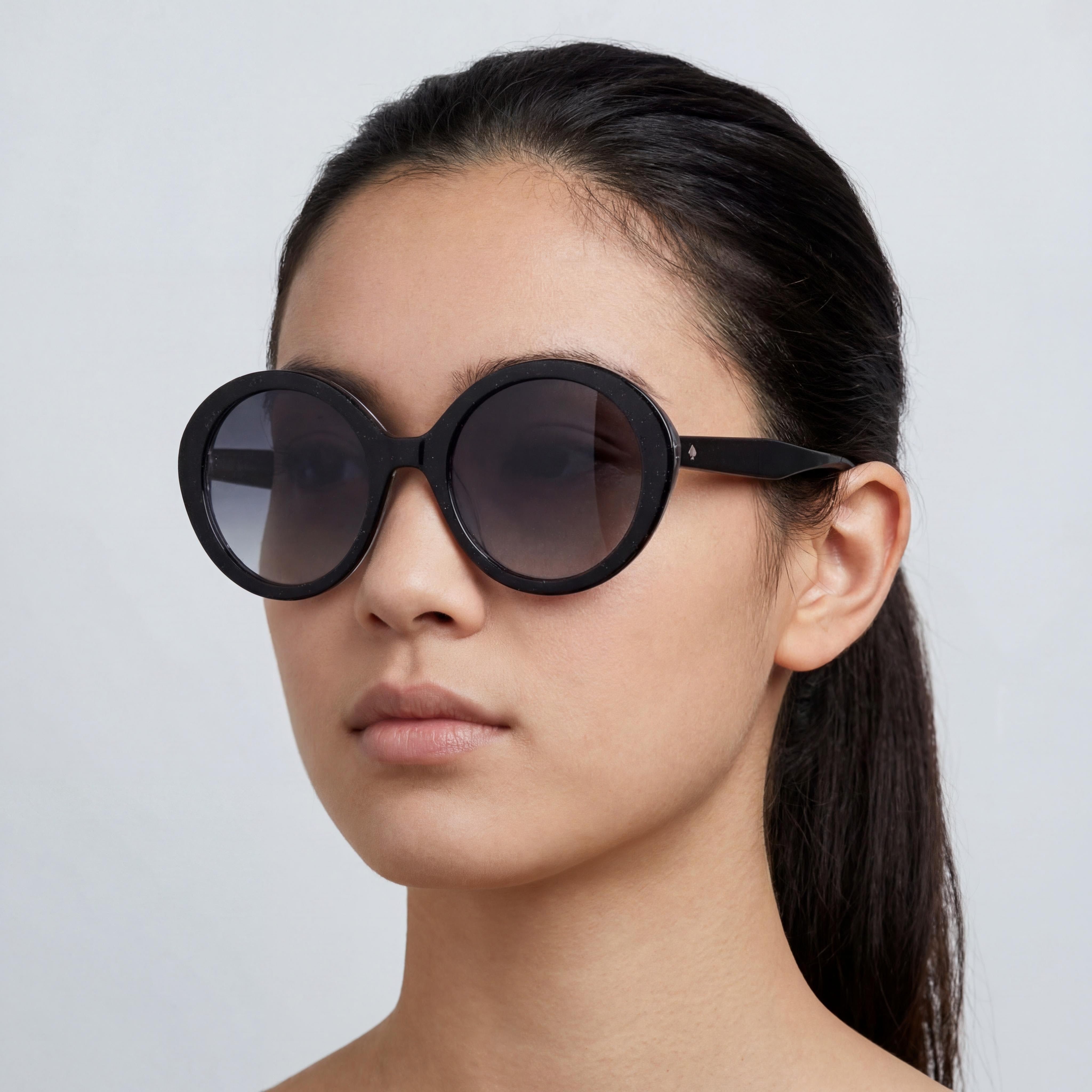 Gafas de sol de acetato negro gris de mujer de temporada Kate Spade New York con lentes negras y protección UV 55 mm, Photo 4