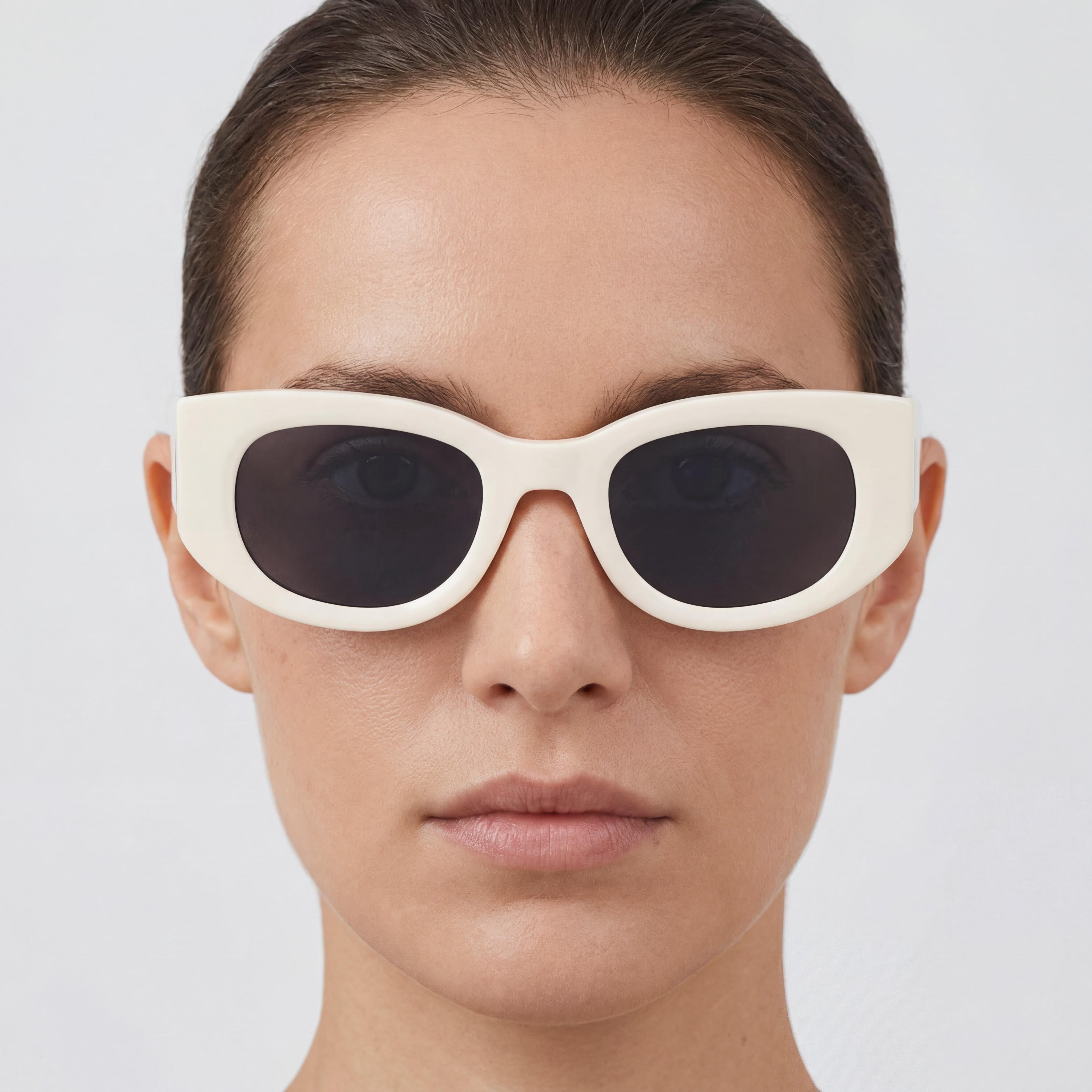 Victoria Beckham Modern Sunglasses for Women, Ivory Acetate, Non-Polarized, UV Protection 50mm, Photo 3