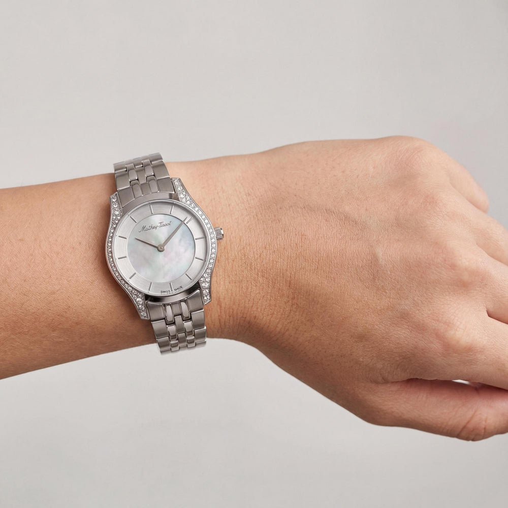 Reloj Mathey-Tissot Tacy D949AQI para mujer con esfera de nácar, resistente a arañazos y resistente al agua hasta 5 ATM.