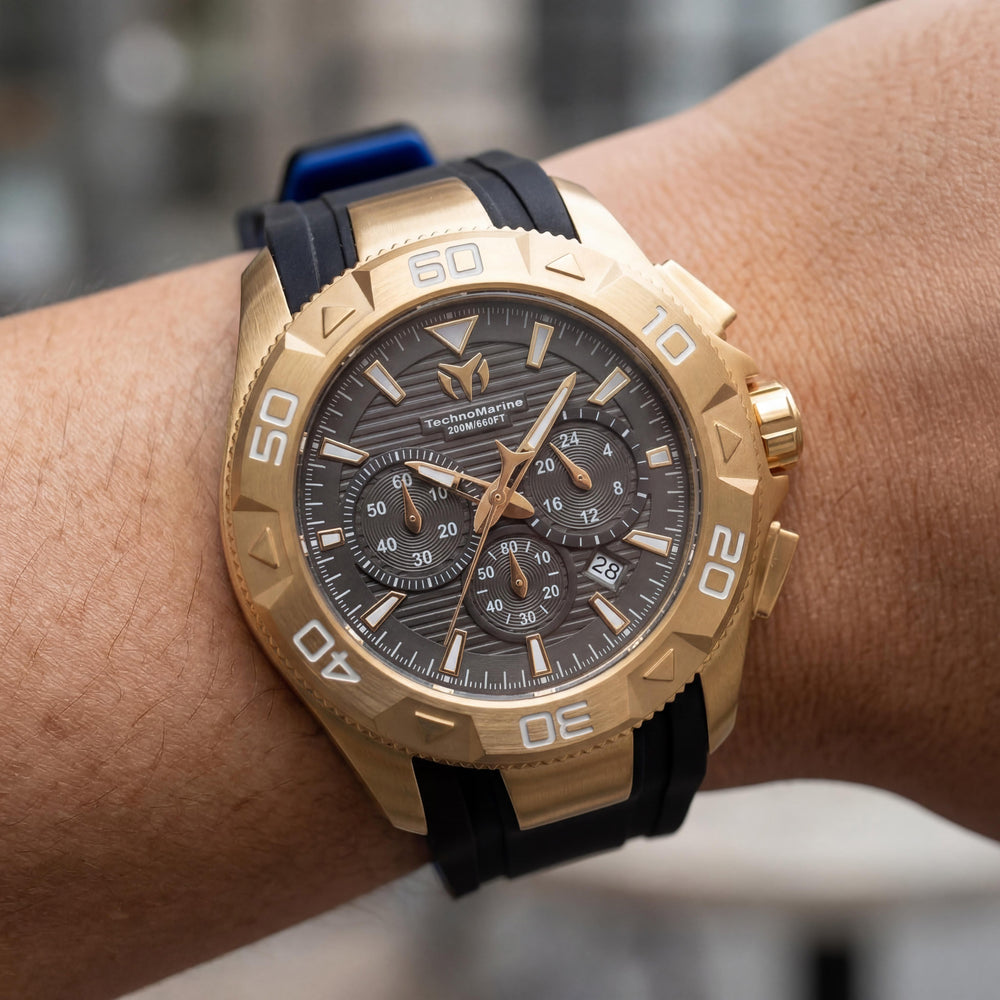 Reloj Technomarine UF6 TM-622004 para hombre, de cuarzo, de acero inoxidable tono dorado de 48 mm, esfera negra, correa de silicona, 20 ATM