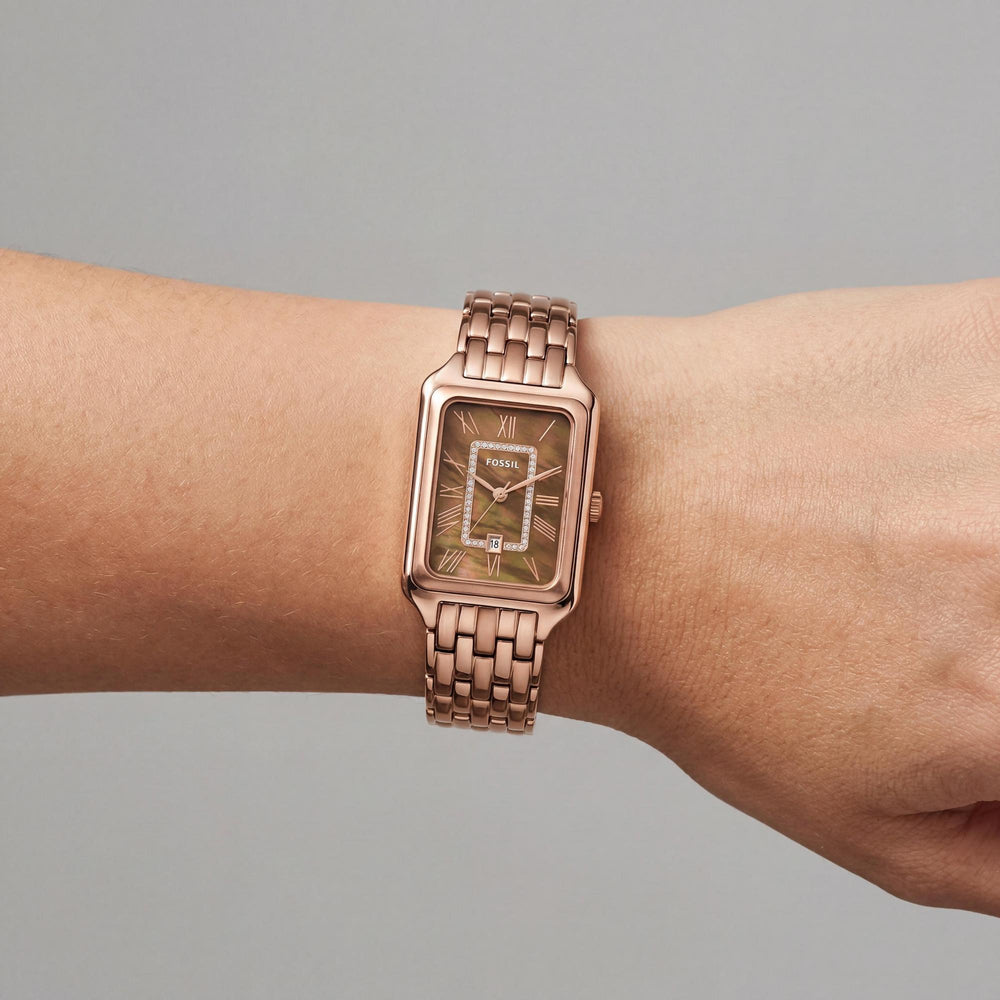 Reloj Fossil Classic para mujer, de acero inoxidable en tono oro rosa, con números romanos, 26 mm y esfera color chocolate.