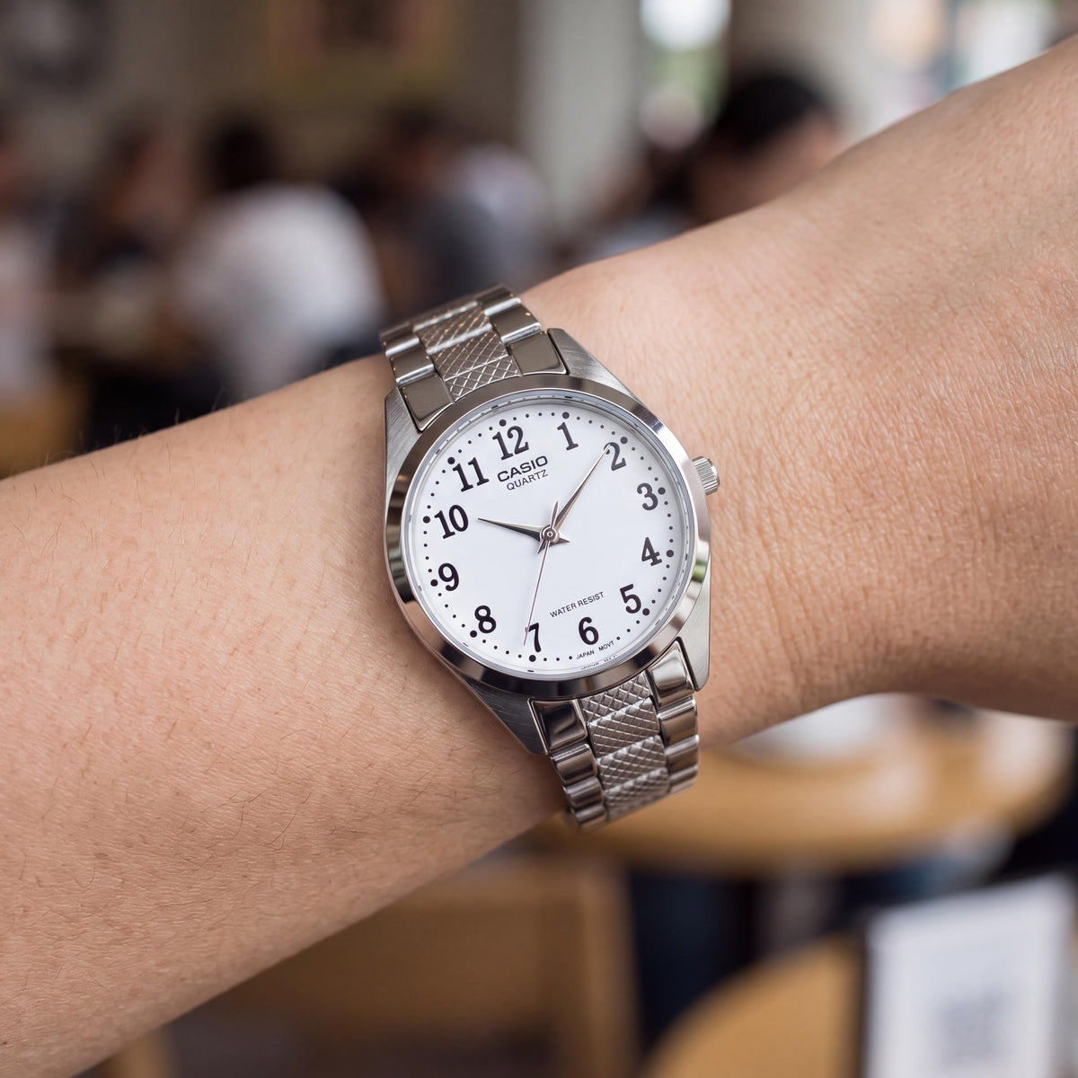 Casio Women's Analogue Silver White Bracelet Watch with Shock Resistance & Water Resistance, 26mm Case, Photo 4