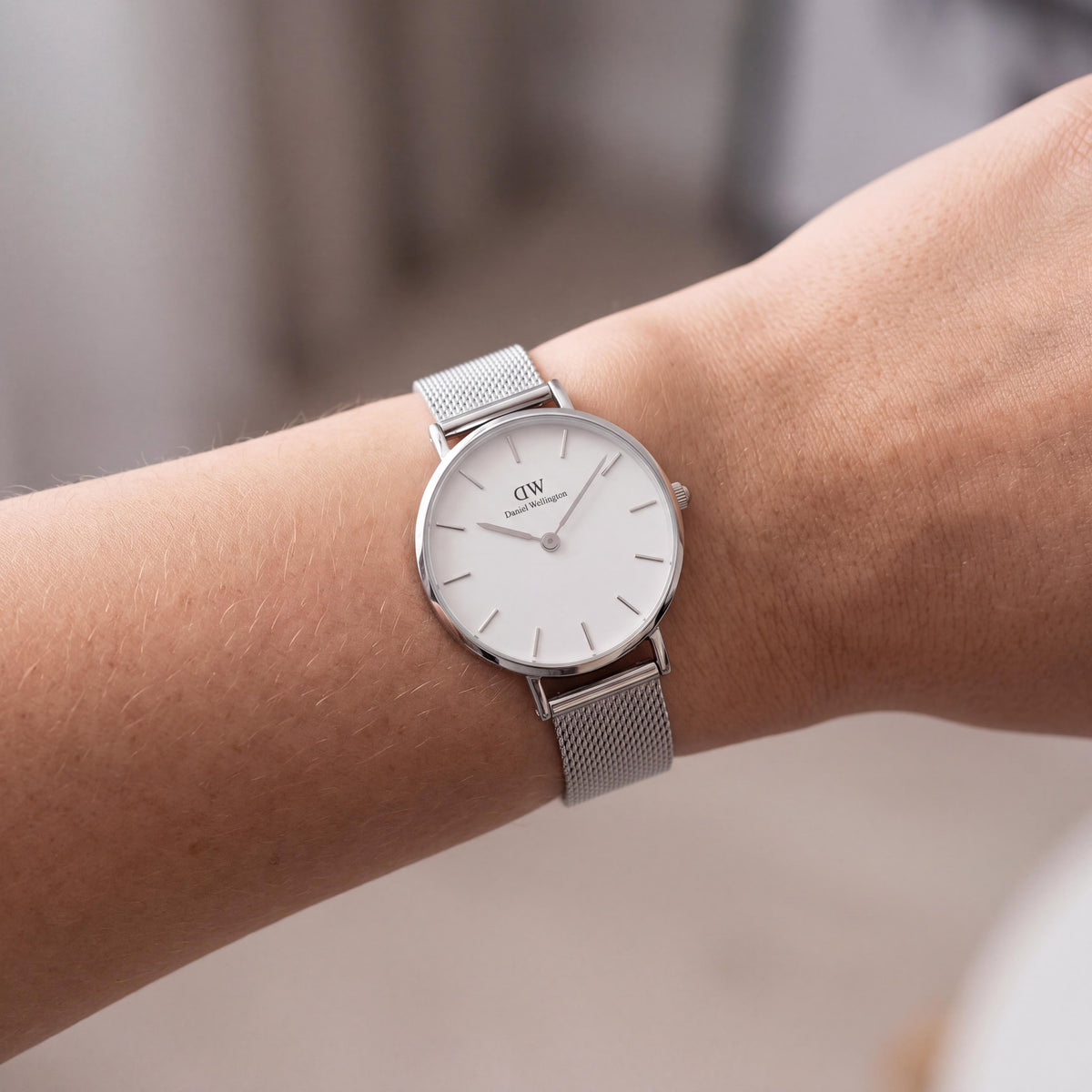 Daniel Wellington Petite DW00100164 Women's Silver White Mesh Watch 32mm, Photo 4