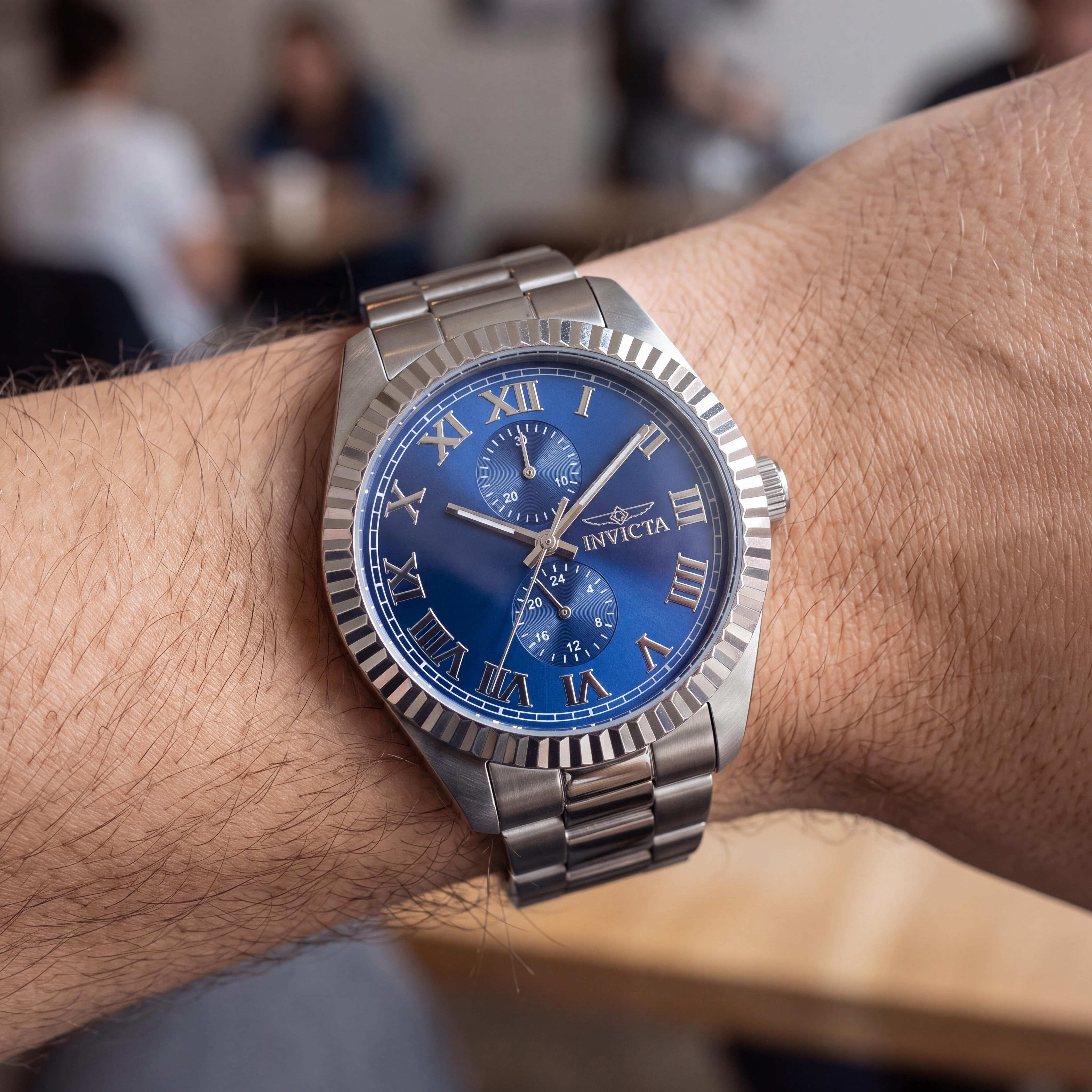 Reloj Invicta Specialty 47423 Cronógrafo Unisex de Cuarzo con Brazalete de Acero Inoxidable Tono Plateado, Esfera Azul y 43mm, Photo 3