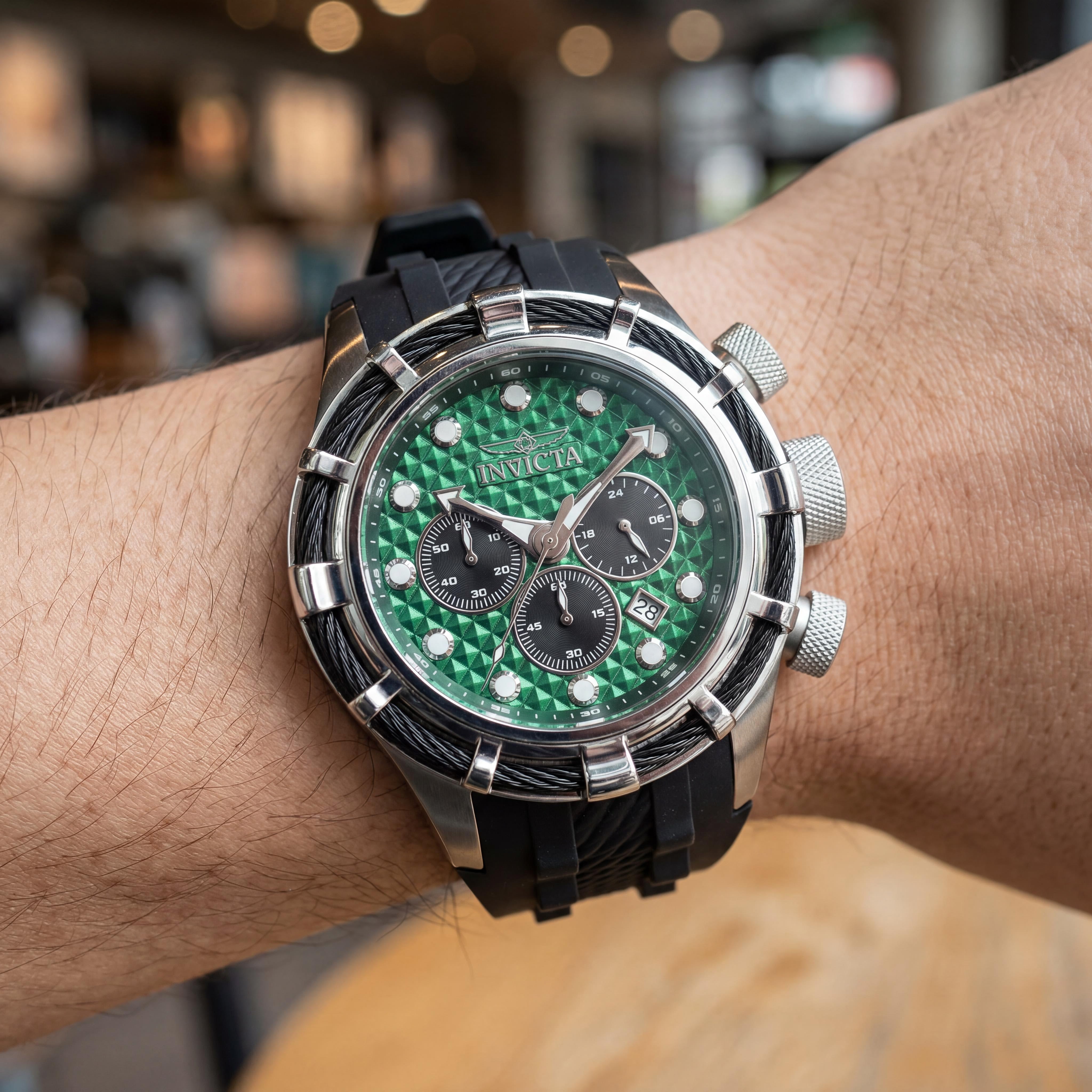 Invicta Bolt 49165 Reloj unisex de cuarzo cronógrafo, caja de acero inoxidable plateada de 50 mm, esfera verde, correa de silicona, Photo 4