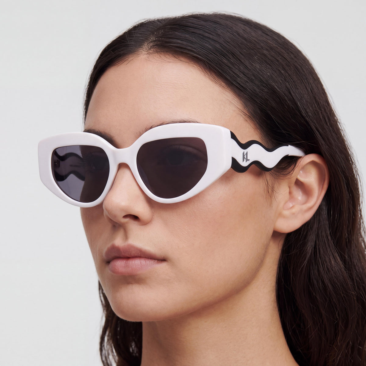 KARL LAGERFELD Kl6144s Women's Cat Eye Iniettato Sunglasses, Matte White, UV Protection, 50mm Lens, Photo 4