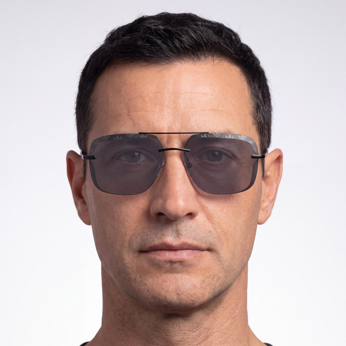 Gafas de sol de aviador contemporáneas Adidas Originals para hombre con armazón de metal negro, lentes ahumadas y protección UV, 62 mm, Photo 4