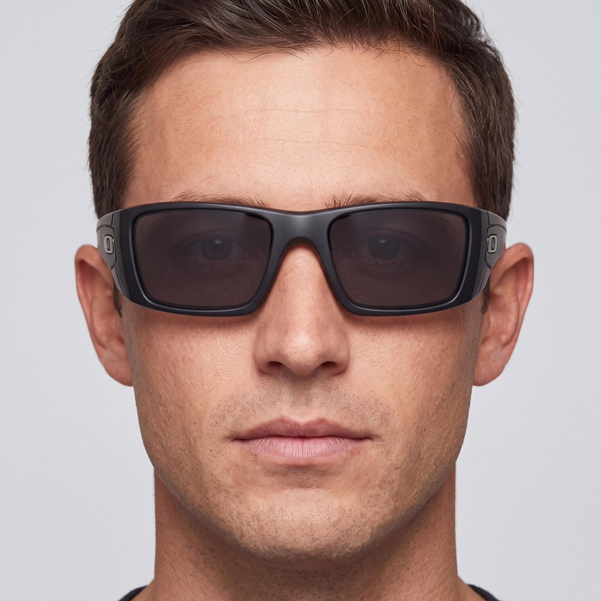 Gafas de sol Oakley Oo9096 Fuel Cell rectangulares para hombre con montura negro mate, lentes grises, protección UV y compatibles con lentes graduadas, 60 mm, Photo 4