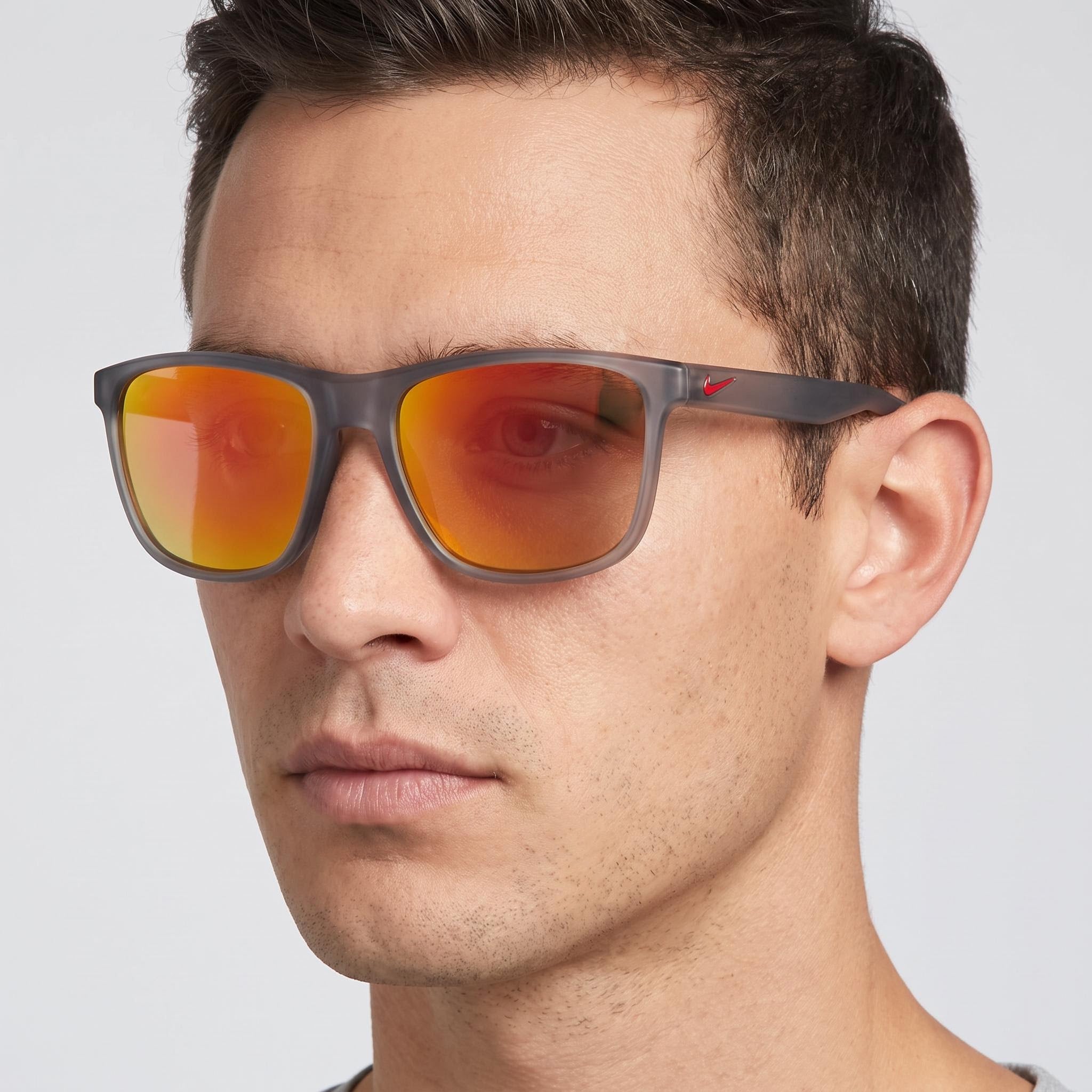 Gafas de sol Nike Wayfarer unisex, montura de plástico color rojo vino, lentes espejo gris-rojo con protección UV, Photo 4