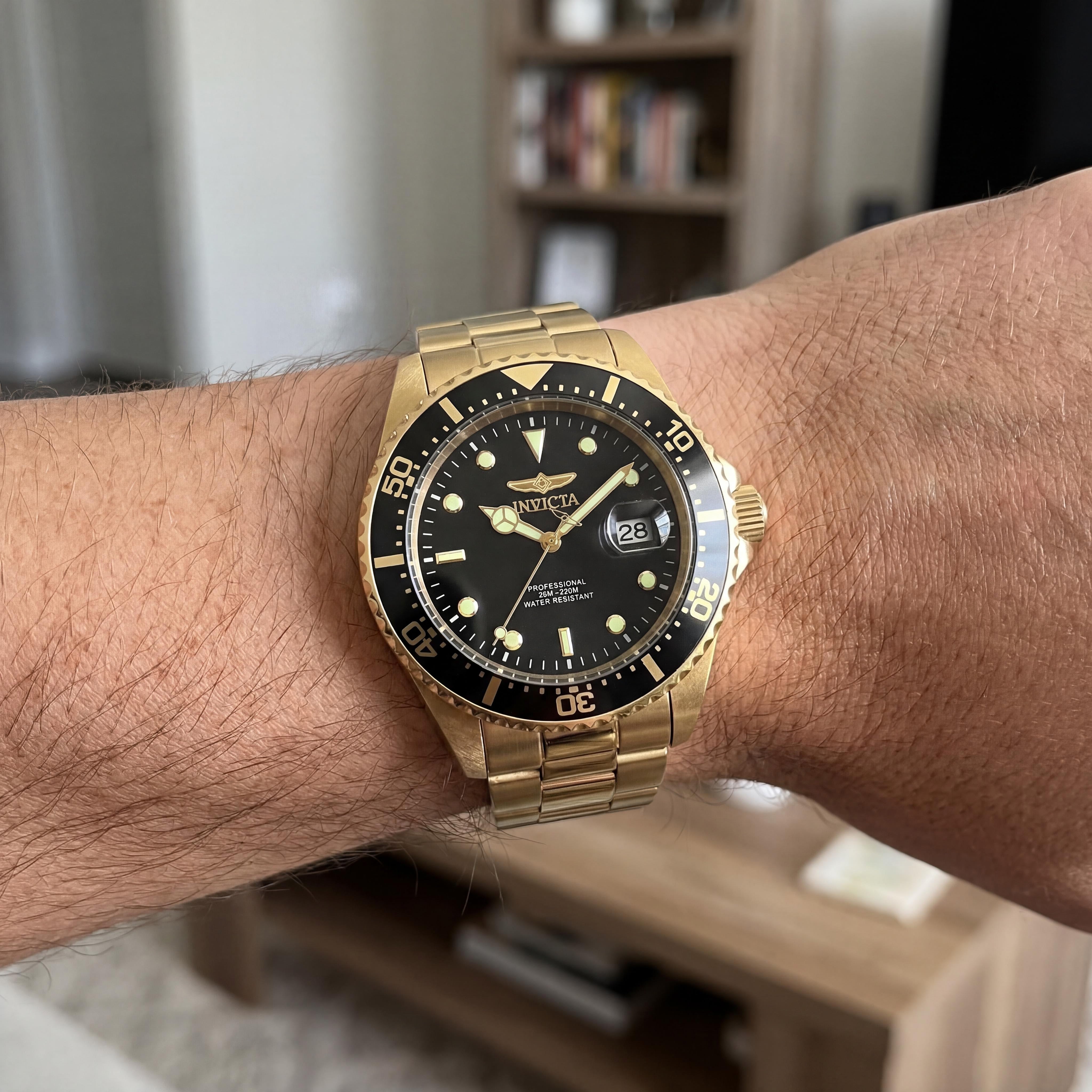 Reloj Invicta Pro Diver de acero inoxidable tono dorado para hombre con bisel negro, ventana de fecha magnificada, resistente al agua hasta 200M, Photo 4