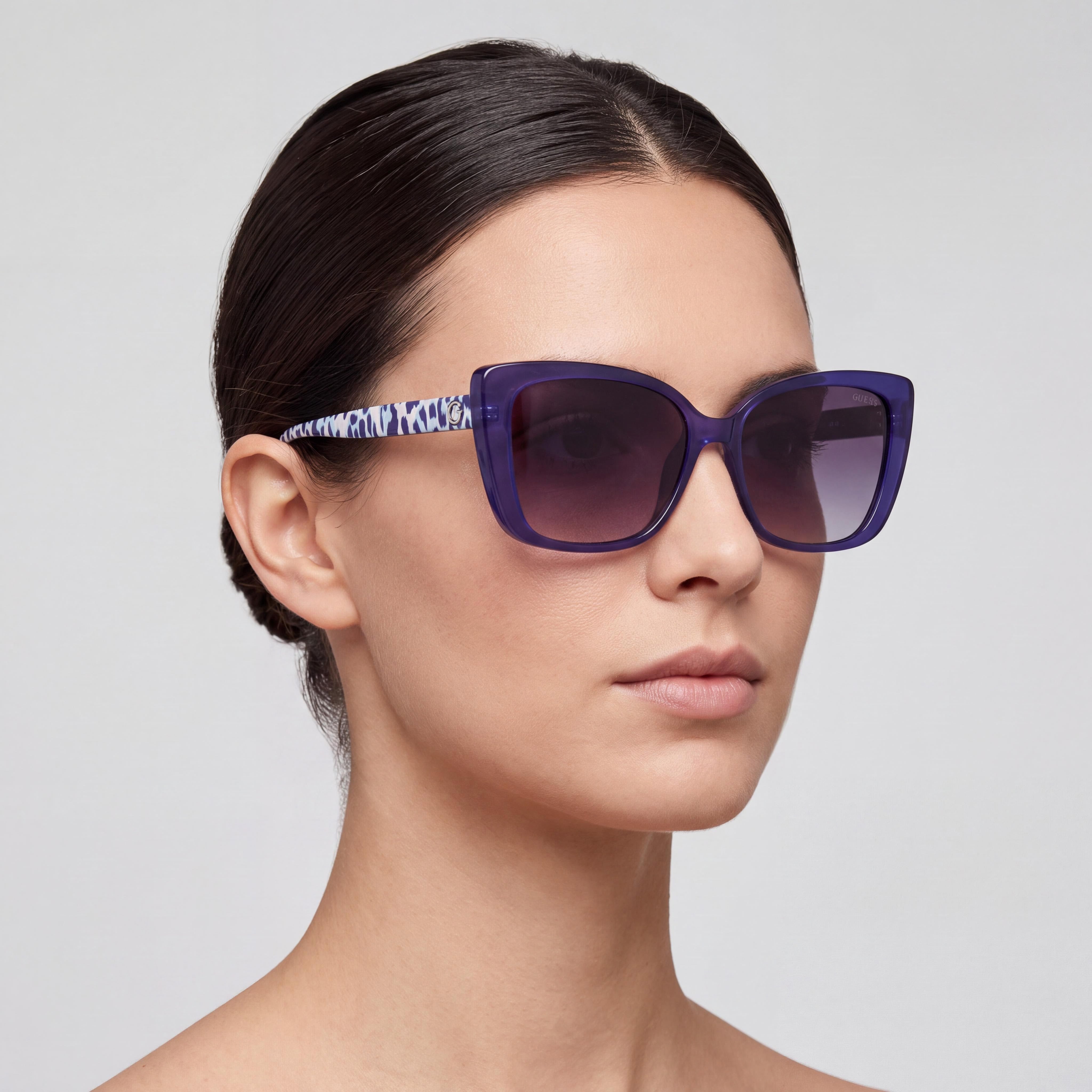 GUESS GU7829 Women's UV Protective Polycarbonate Blue Smoke Shaded Lens Sunglasses Shiny Blue Frame 56-16-140, Photo 5
