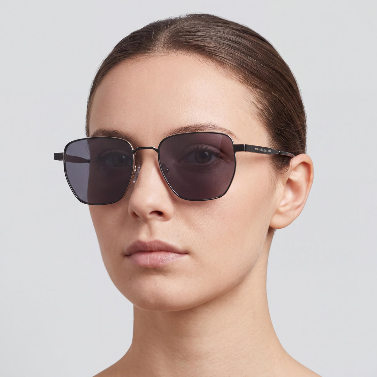Calvin Klein CK25100SN Gafas de sol cuadradas de metal para mujer, montura negra mate, lentes grises, 100% UV, 53 mm, Photo 5