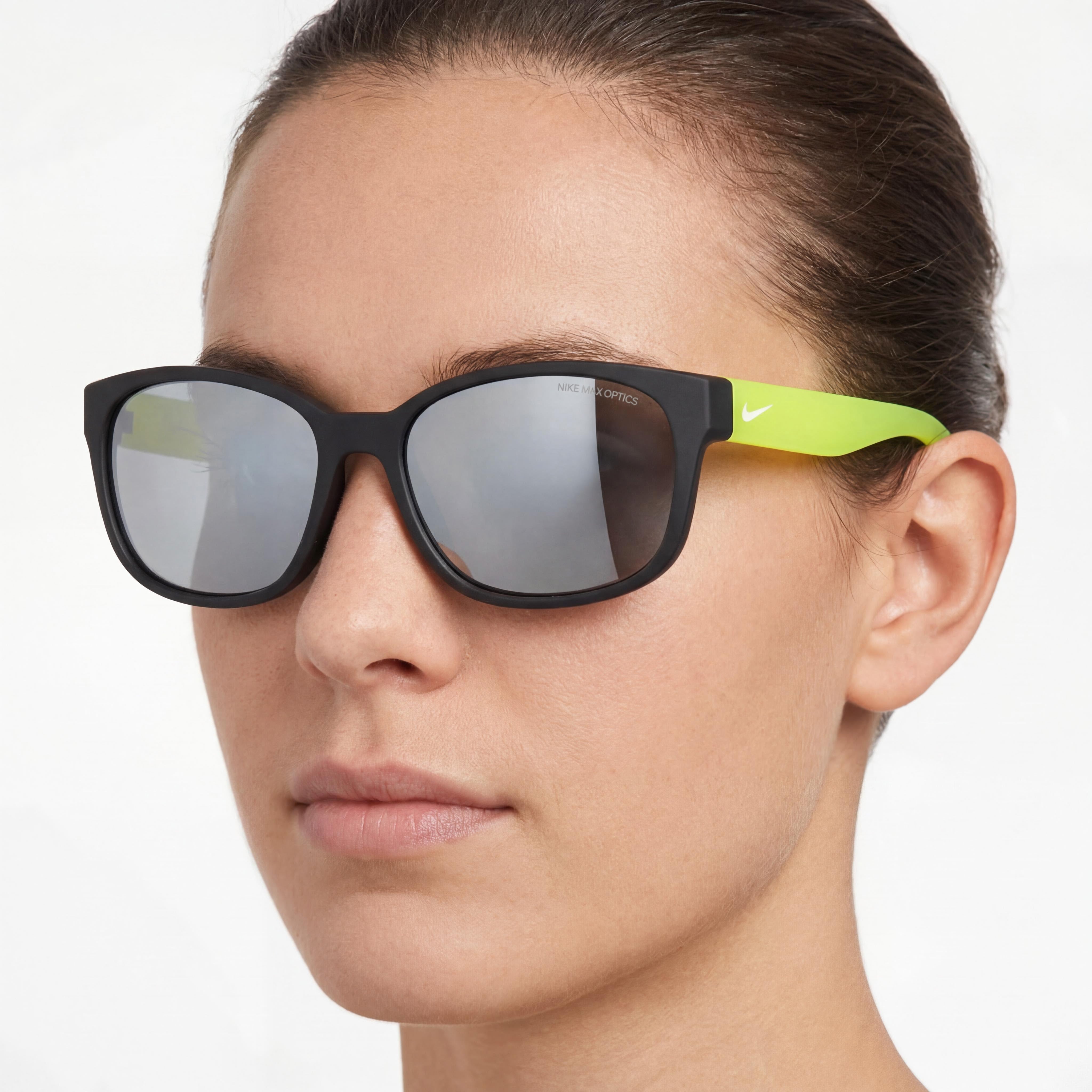 Gafas de sol unisex Nike Spirit Ev0886 de plástico, montura en negro mate/voltio, lentes plateadas y grises de 51 mm, Photo 4