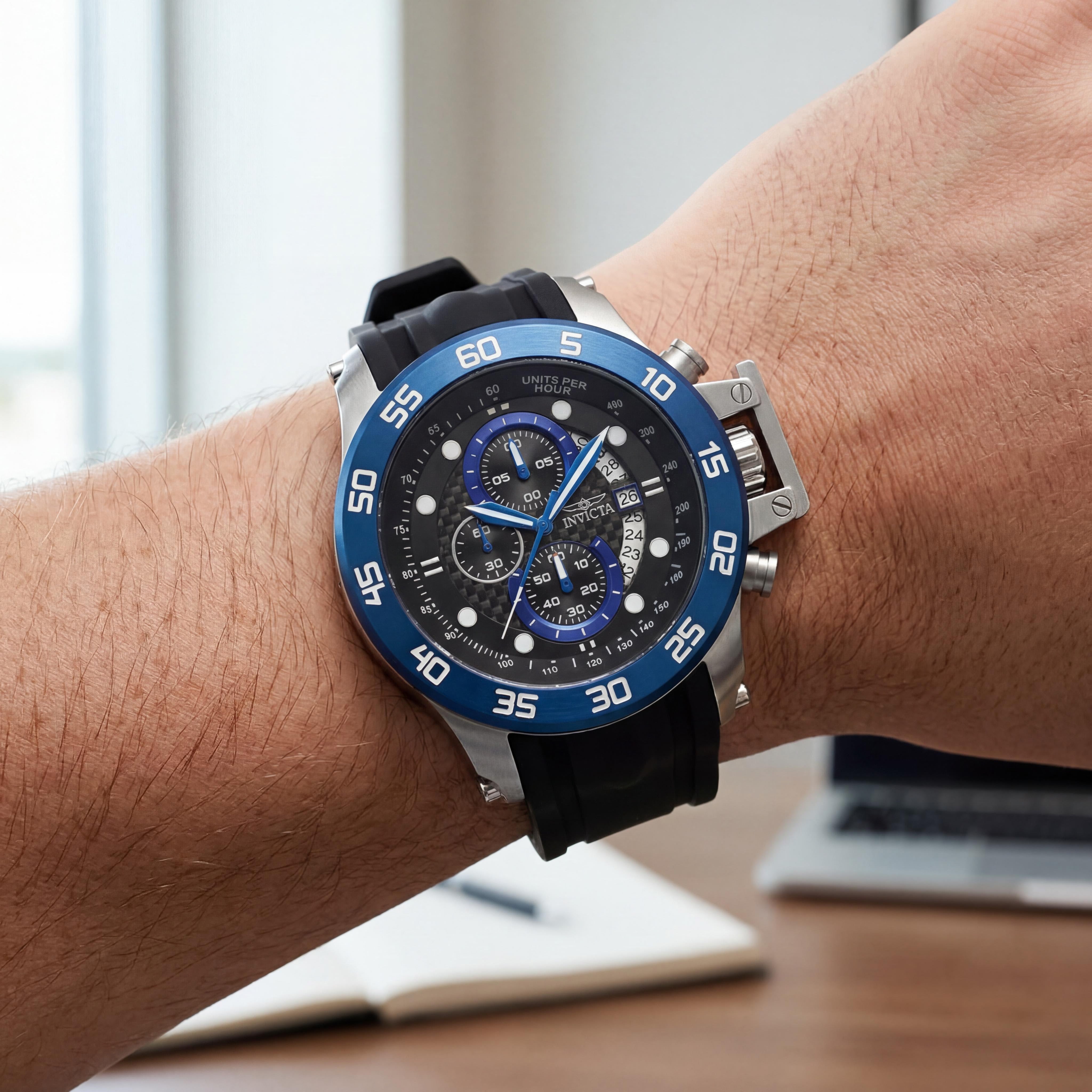 Reloj cronógrafo informal Invicta para hombre, caja de acero inoxidable plateada y azul de 51 mm, correa de poliuretano negra, Photo 4