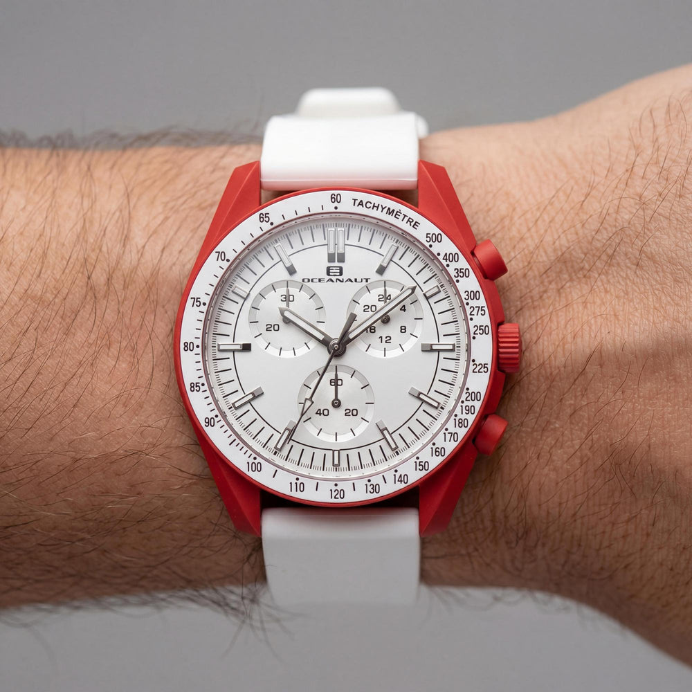 Reloj Oceanaut para hombre con esfera blanca, caja de plástico, correa de piel, movimiento de cuarzo, resistente al agua.