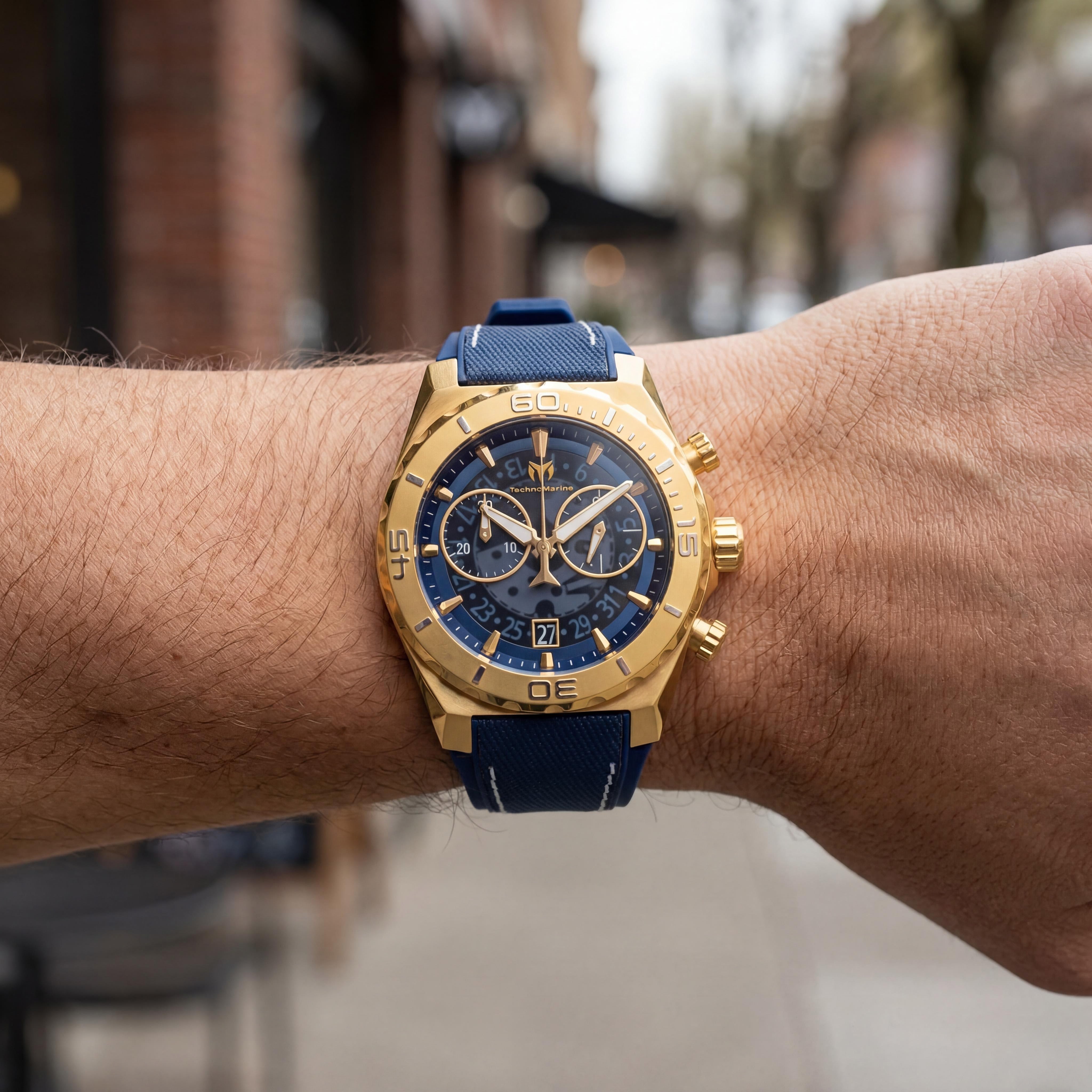Reloj Technomarine moderno de cuarzo suizo resistente al agua de 48 mm para hombre con correa de silicona azul y caja de acero inoxidable dorado, Photo 4
