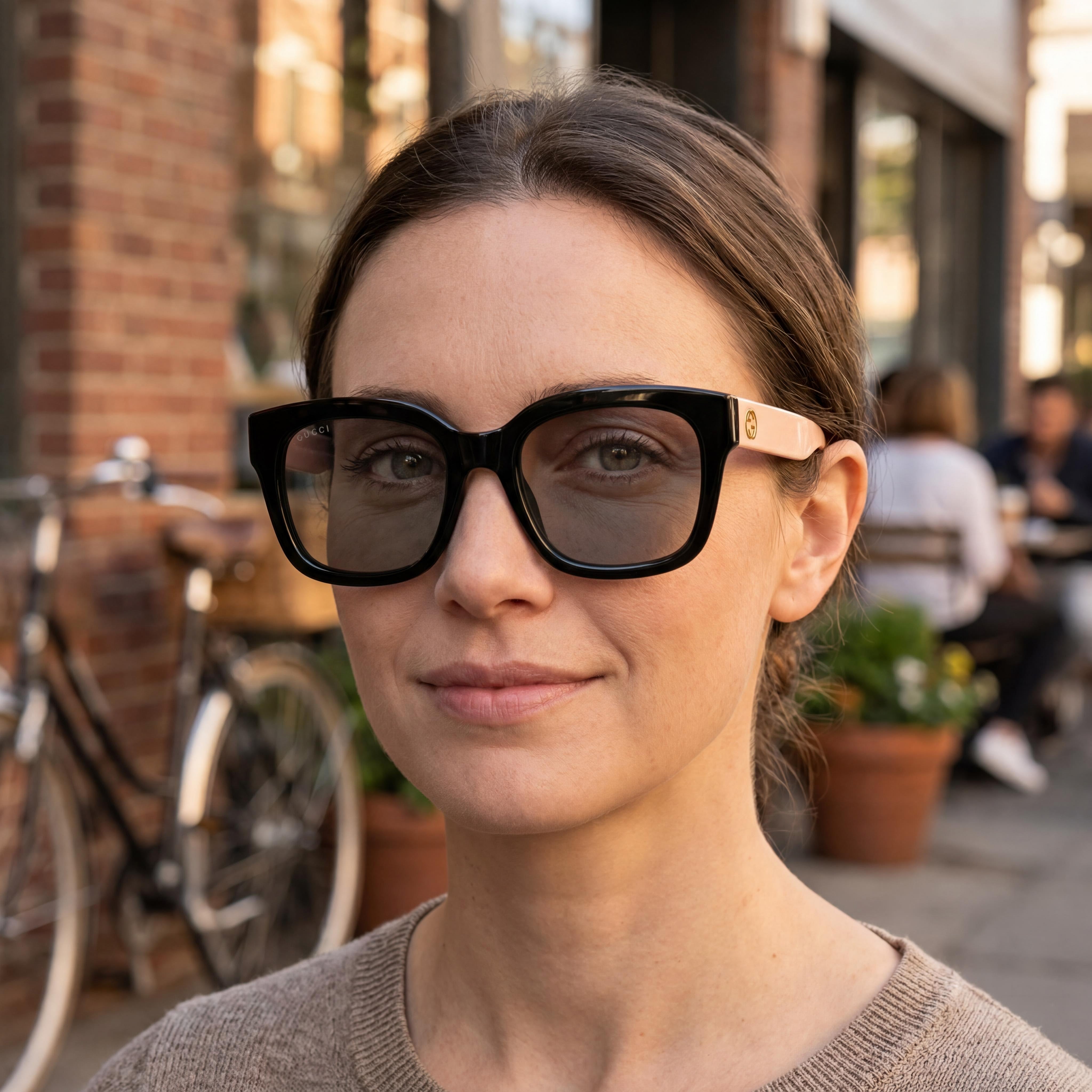 Gafas de sol Gucci Modern Unisex de plástico no polarizadas, montura blanca y negra, lente negra, 54 mm, Photo 4