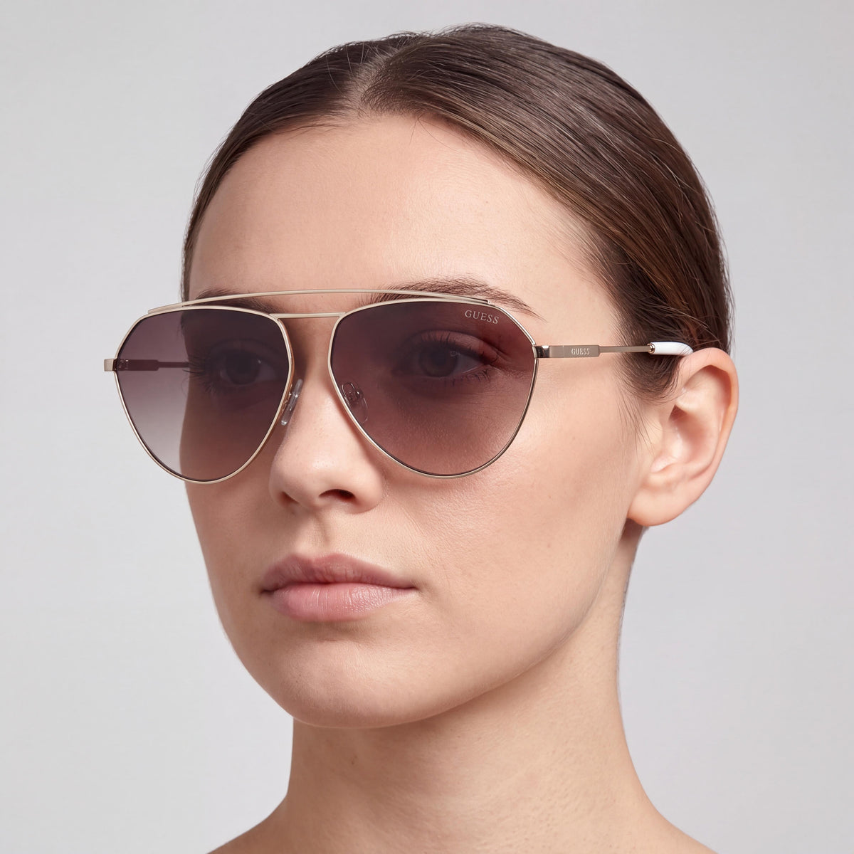 GUESS Classic Women's Dorado Plastic Frame with Graded Brown Polycarbonate Lens, 100% UV Protection 63mm, Photo 4