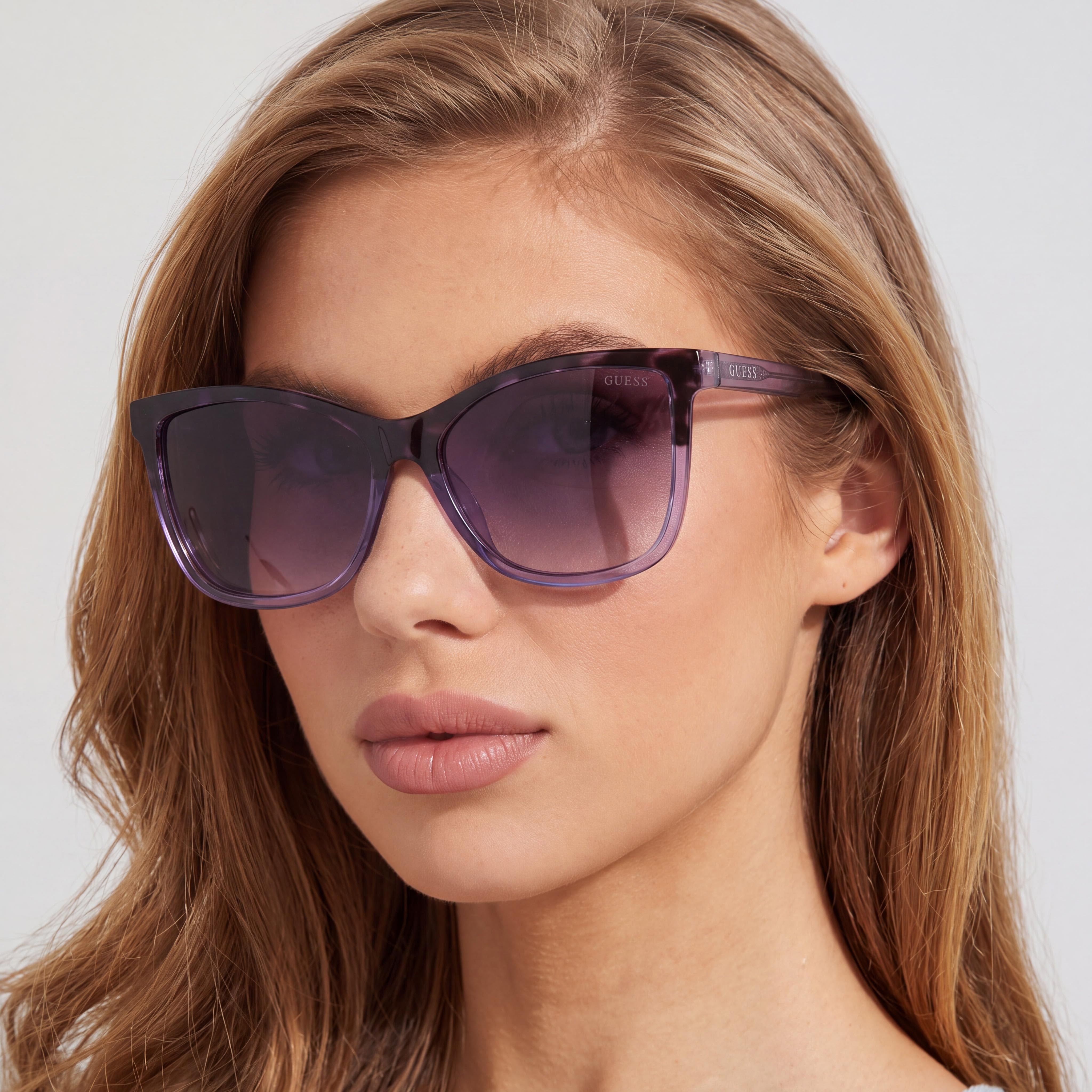 GUESS gu777983z57 Gafas de sol cuadradas de plástico para mujer, color morado degradado, violeta, con protección UV, 57 mm, Photo 4
