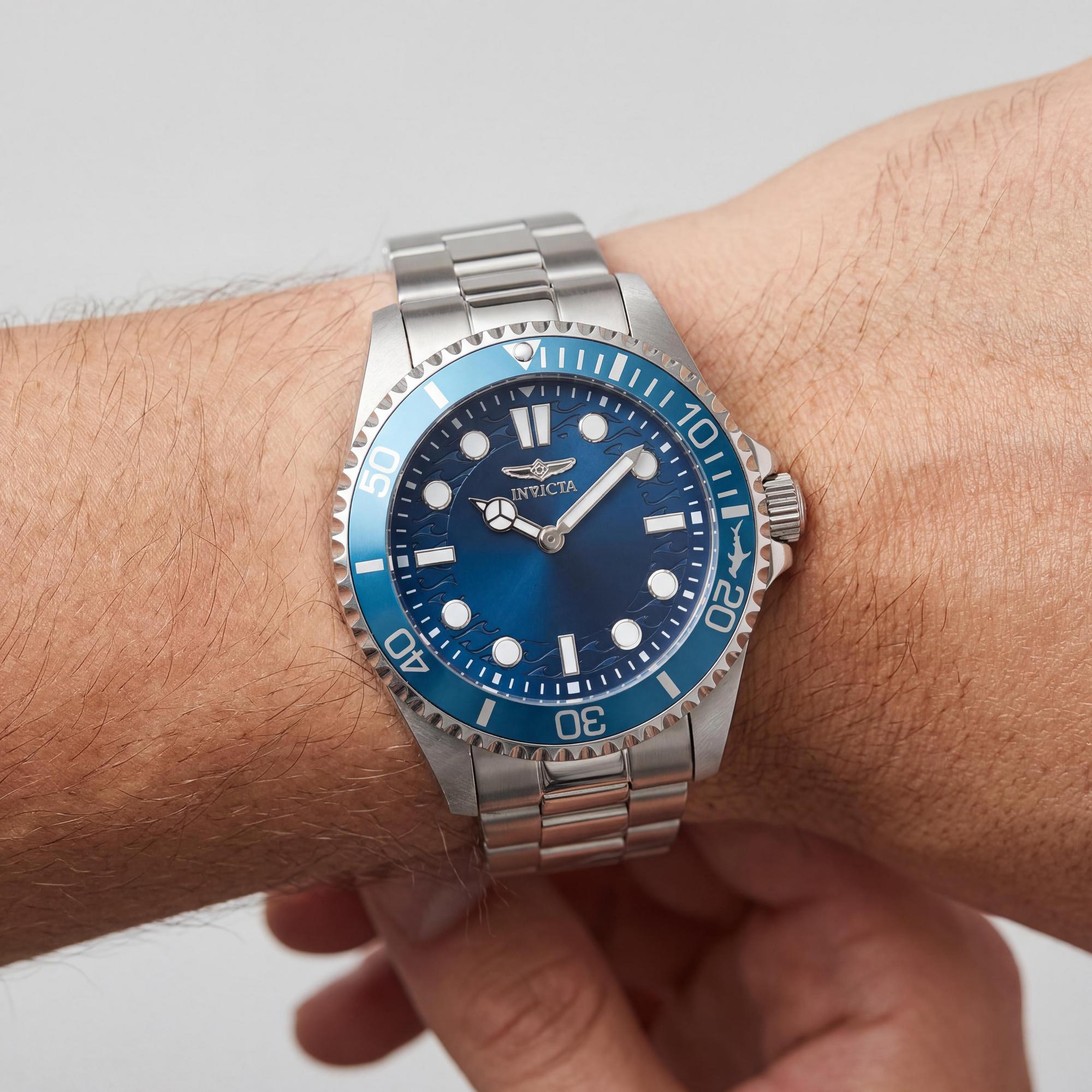 Reloj de cuarzo Invicta Pro Diver 49694 para hombre con caja de acero inoxidable plateada, brazalete y esfera azul, 43 mm, Photo 3