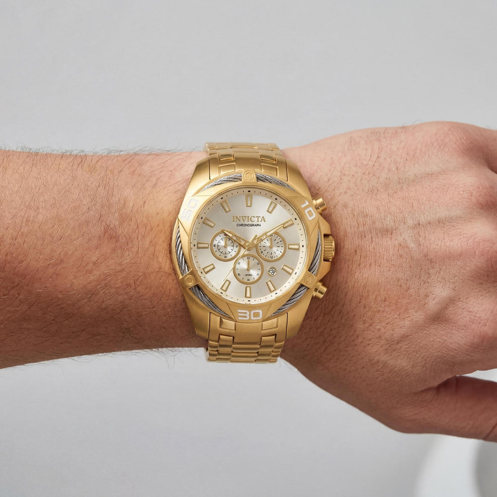Reloj cronógrafo Invicta Bolt de acero inoxidable dorado para hombre con correa de pulsera, caja de 50 mm y cristal Flame Fusion.