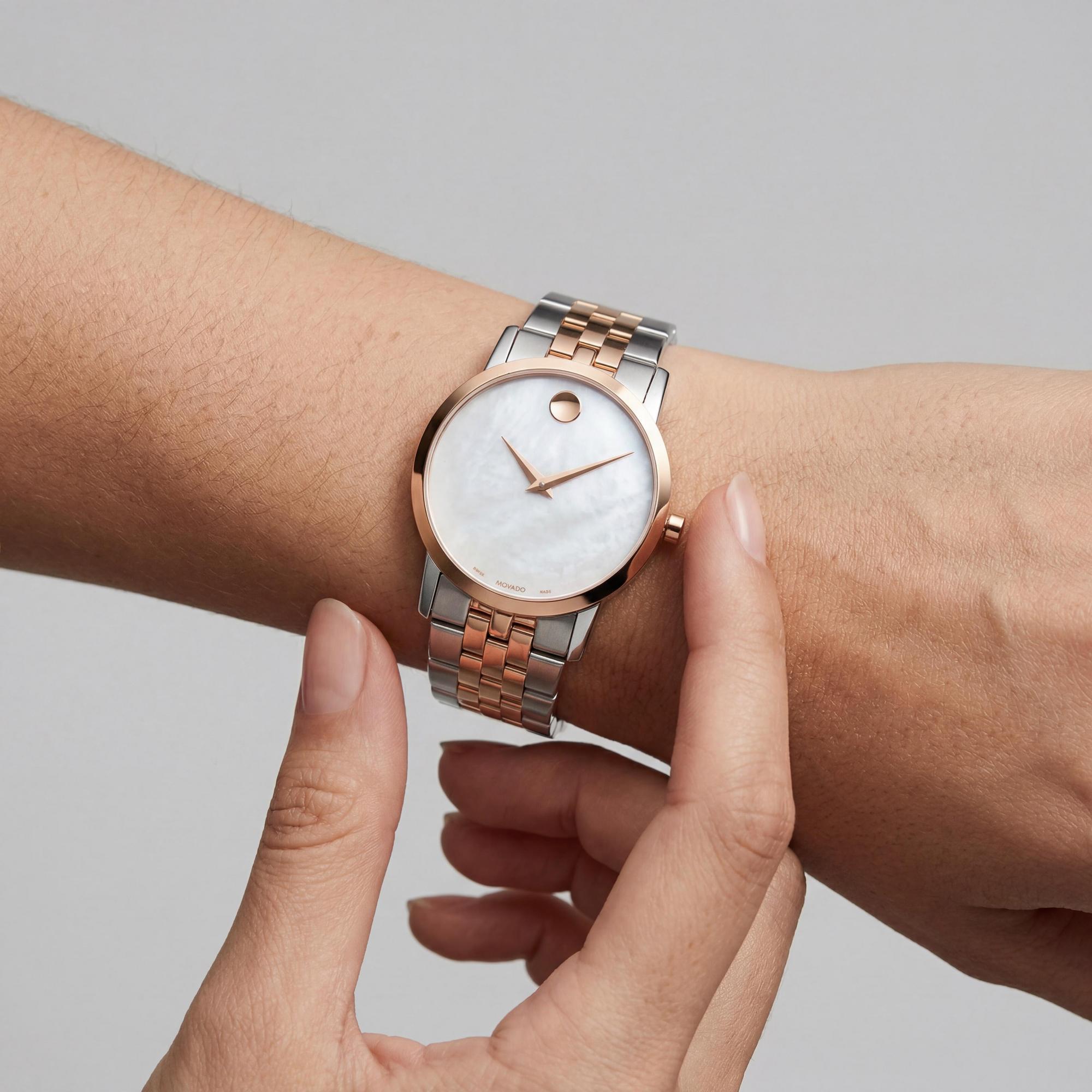 Reloj Movado Museum Classic para mujer, de acero inoxidable, bicolor, plateado y dorado rosa, con bisel de 33 mm., Photo 3