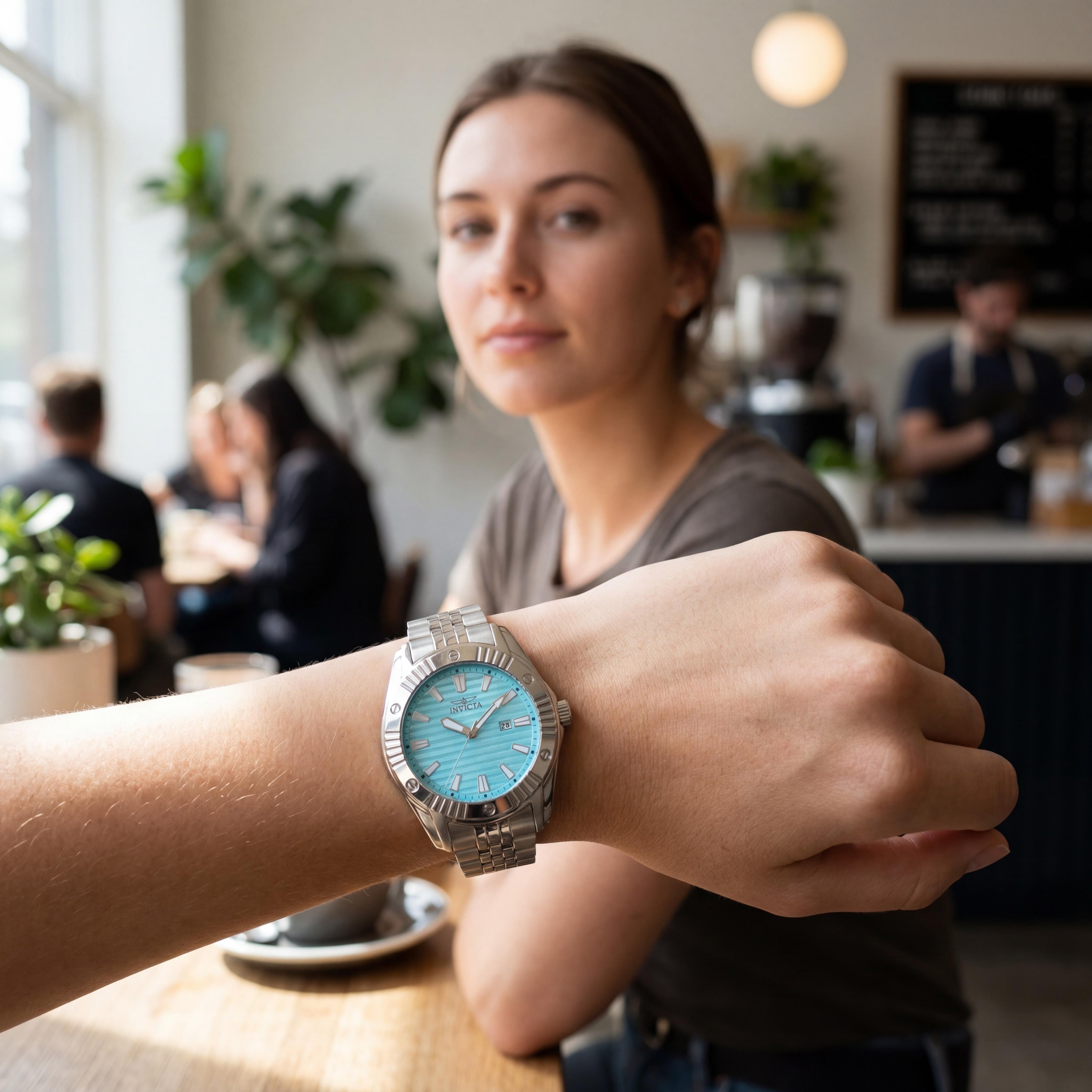 Reloj de cuarzo Invicta Angel 50386 para mujer con caja de acero inoxidable plateada de 47 mm y esfera azul, Photo 4