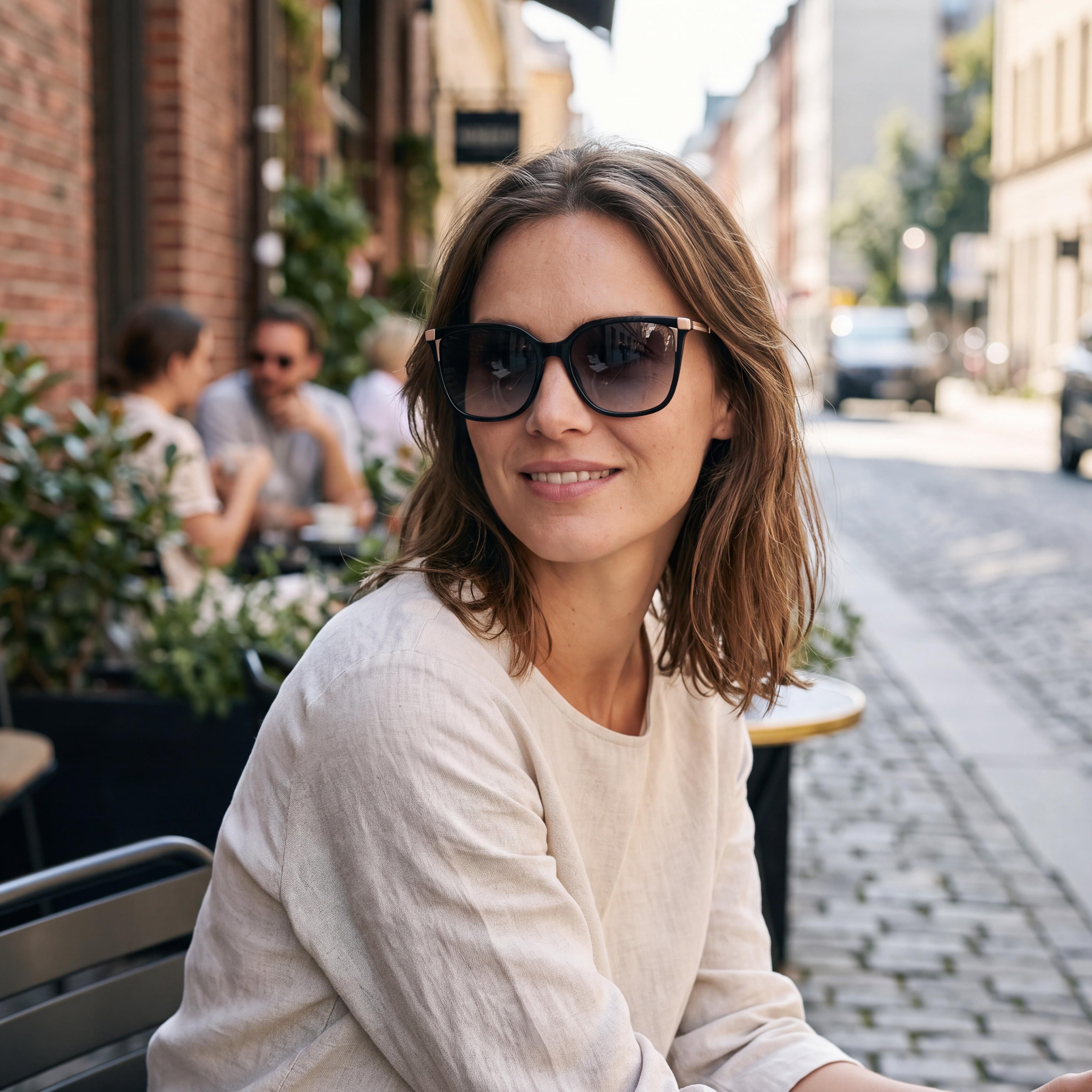 Carolina Herrera Classic HER 0140/S Women's Square Plastic Black Nude Dark Grey Shaded UV Lenses 54mm, Photo 5