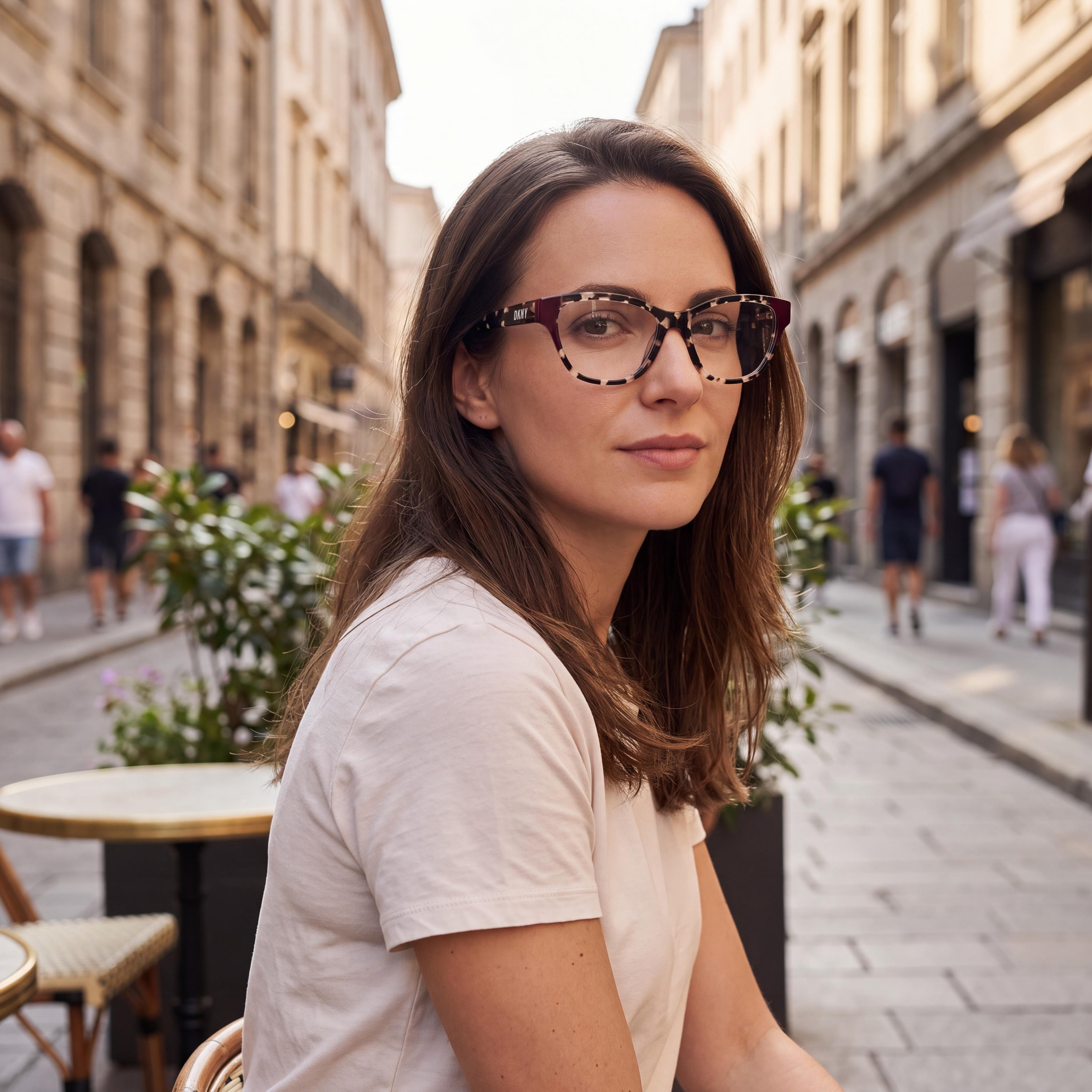DKNY Gafas clásicas de acetato para mujer con lentes de policarbonato, color Black Tortoise Plum, 53 mm de ancho de lente, Photo 4