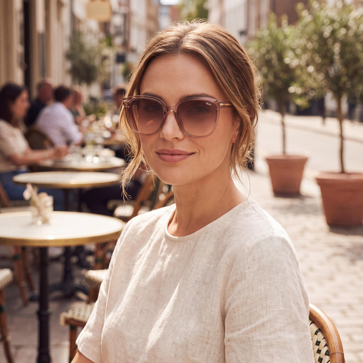 QUAY AUSTRALIA Rent Free Women's Sunglasses, Doe Injection Frame, Brown Fawn Polycarbonate Lenses, UV Protection, Non-Polarized, 147mm, Photo 5