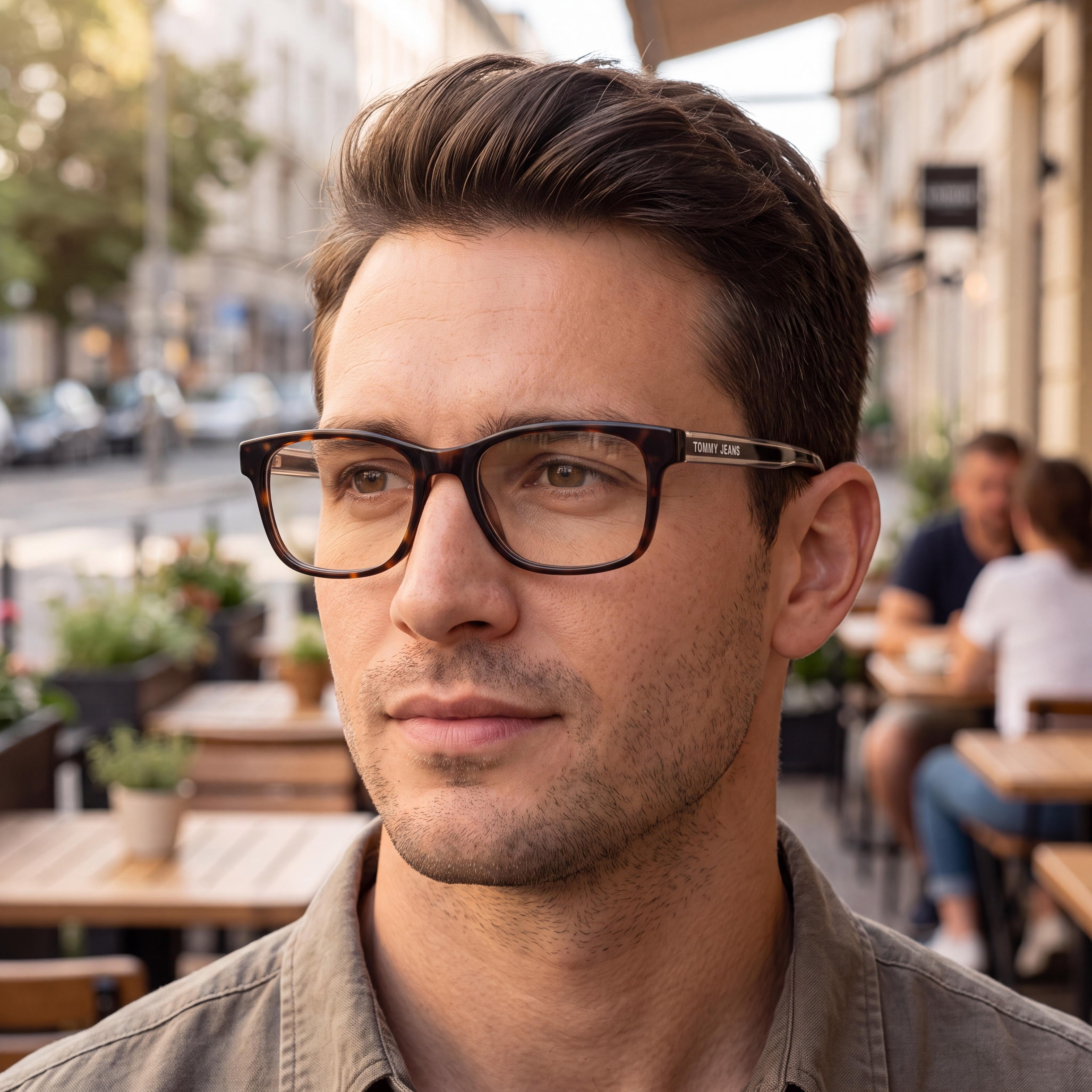 Gafas Tommy Hilfiger Modern para hombre con montura inyectada en color Habana y lentes de policarbonato no polarizado de 52 mm, Photo 6