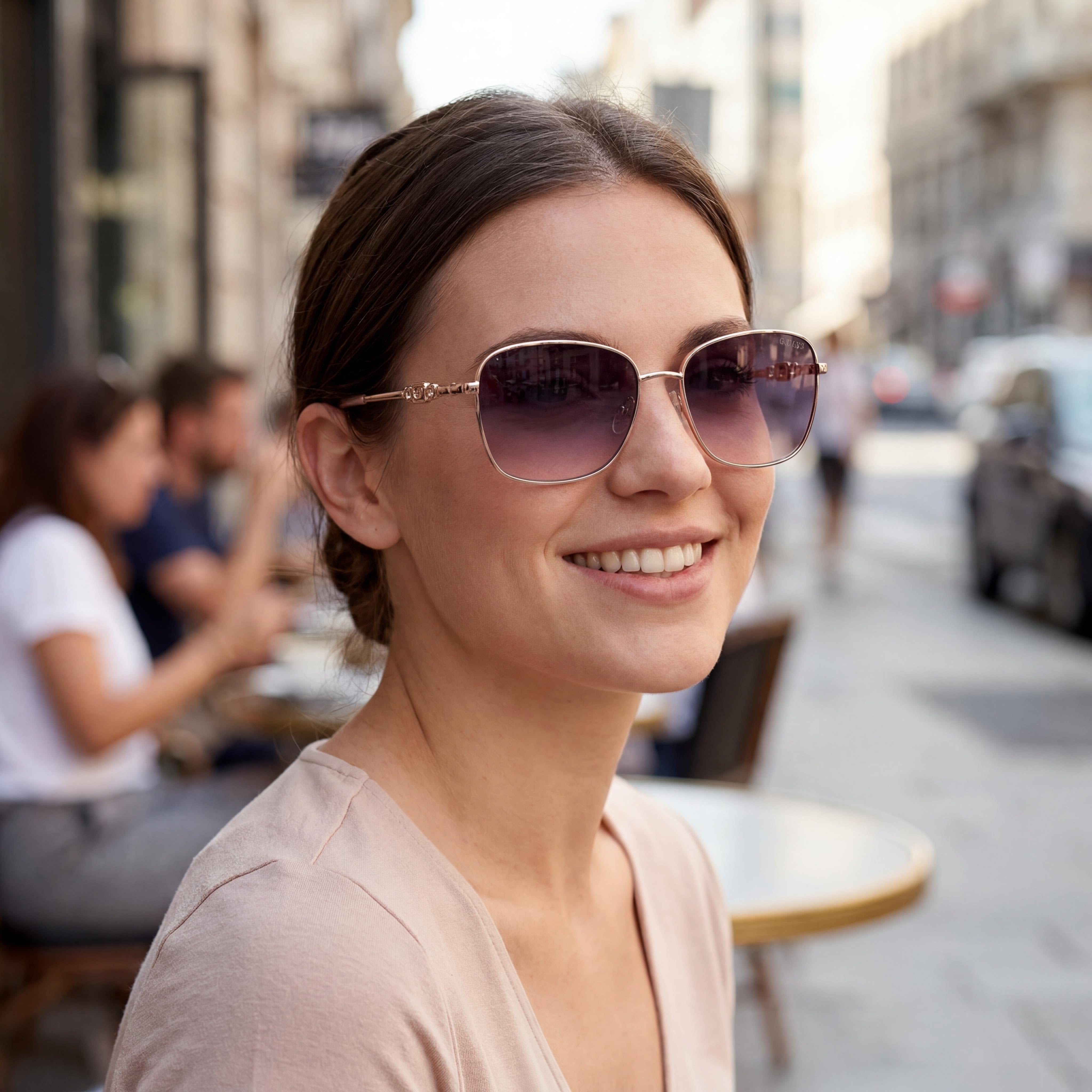 Gafas de sol Guess Butterfly para mujer, de metal dorado rosa brillante, con lentes azul violeta y protección UV de 57 mm, Photo 5