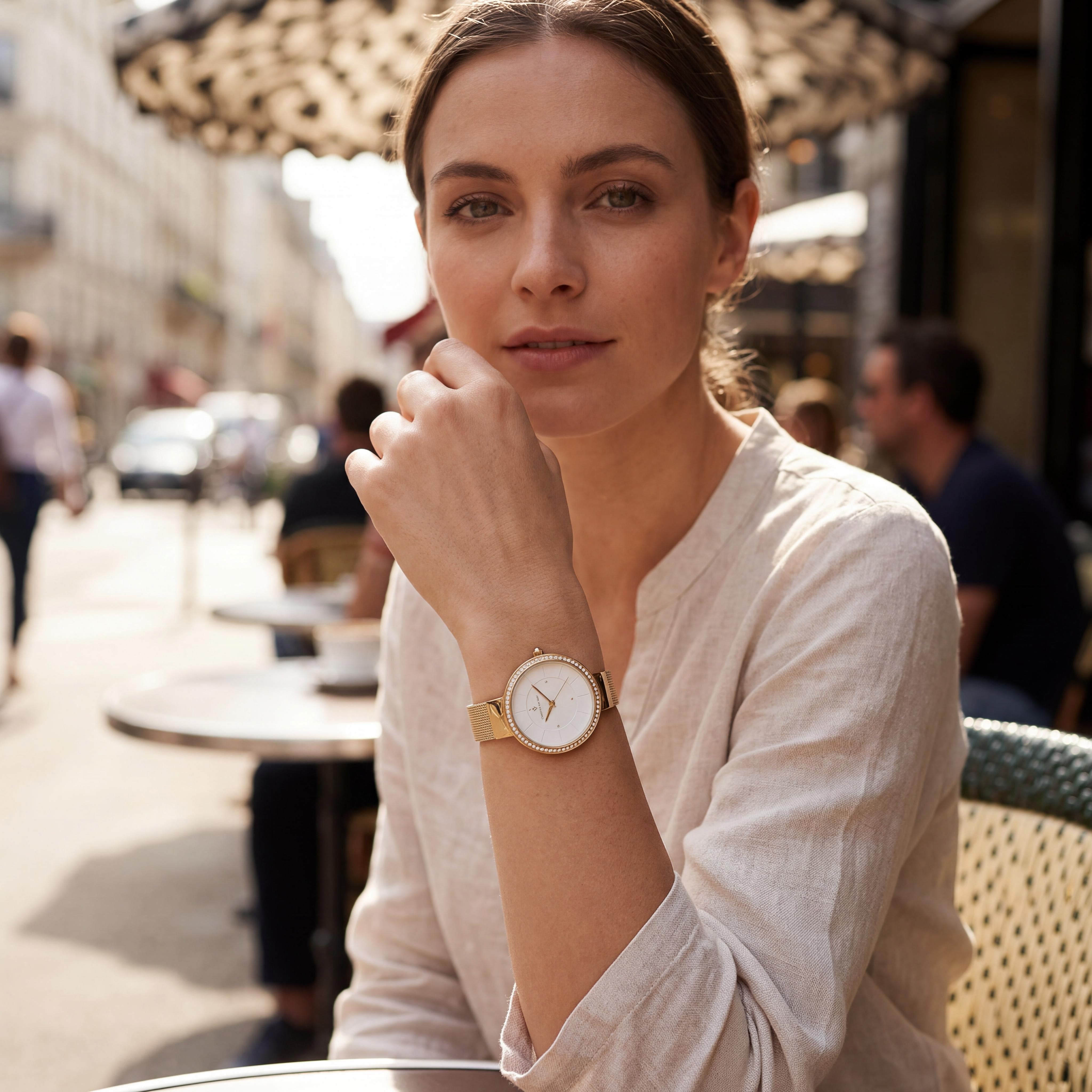 Reloj clásico Christian Van Sant para mujer de 32 mm con caja y brazalete de acero inoxidable y bisel con cristales en forma de D, Photo 5