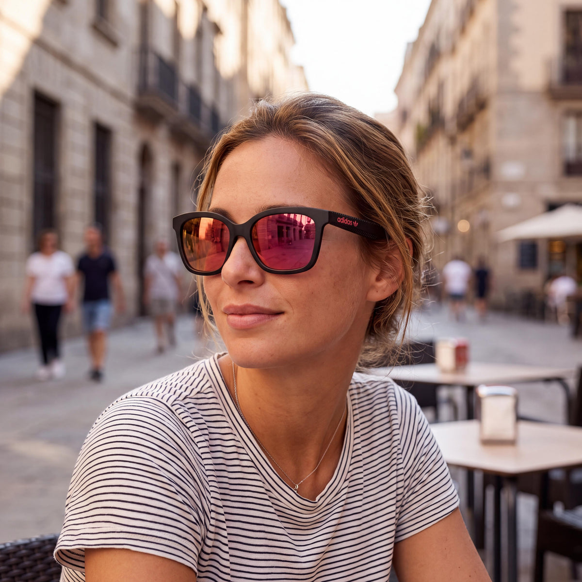 Gafas de sol casuales para mujer adidas Originals con montura geométrica reciclada, negro mate, espejo burdeos, protección 100% UV, 54 mm, Photo 3