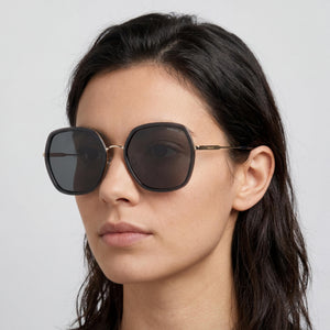 Polaroid Pld 6153/G/S Butterfly Sunglasses for Women — interior view, Non-Polarized lens detail