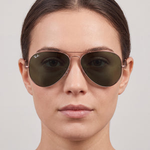Ray-Ban 0RB3025 Aviator Sunglasses Women — side view, Non-Polarized Green lens