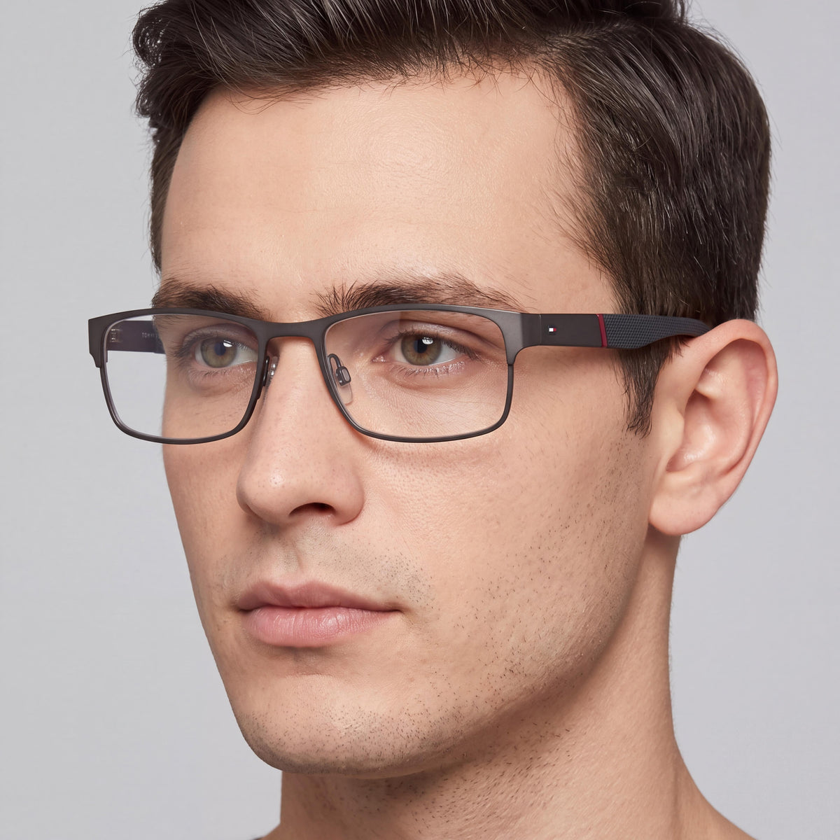 Gafas graduadas Tommy Hilfiger TH 1523 R80 rectangulares para hombre en color marrón, Photo 3