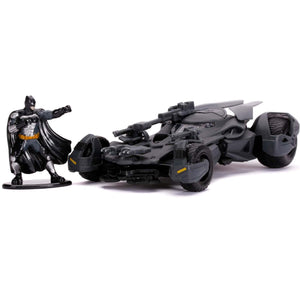 Jada Toys 1:32  DC Comics Justice League Batman & Batmobile Die-Cast Toy Car For Kids with Figure